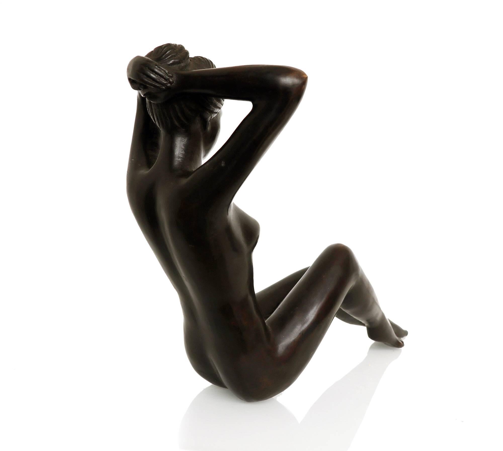 Beautiful female nude bronze sculpture, not signed.
Weight 4,45 lb / 2,02 kg
Dimensions 15.75 x 9.45 x 6.3 in. / 40 x 24 x 16 cm. 