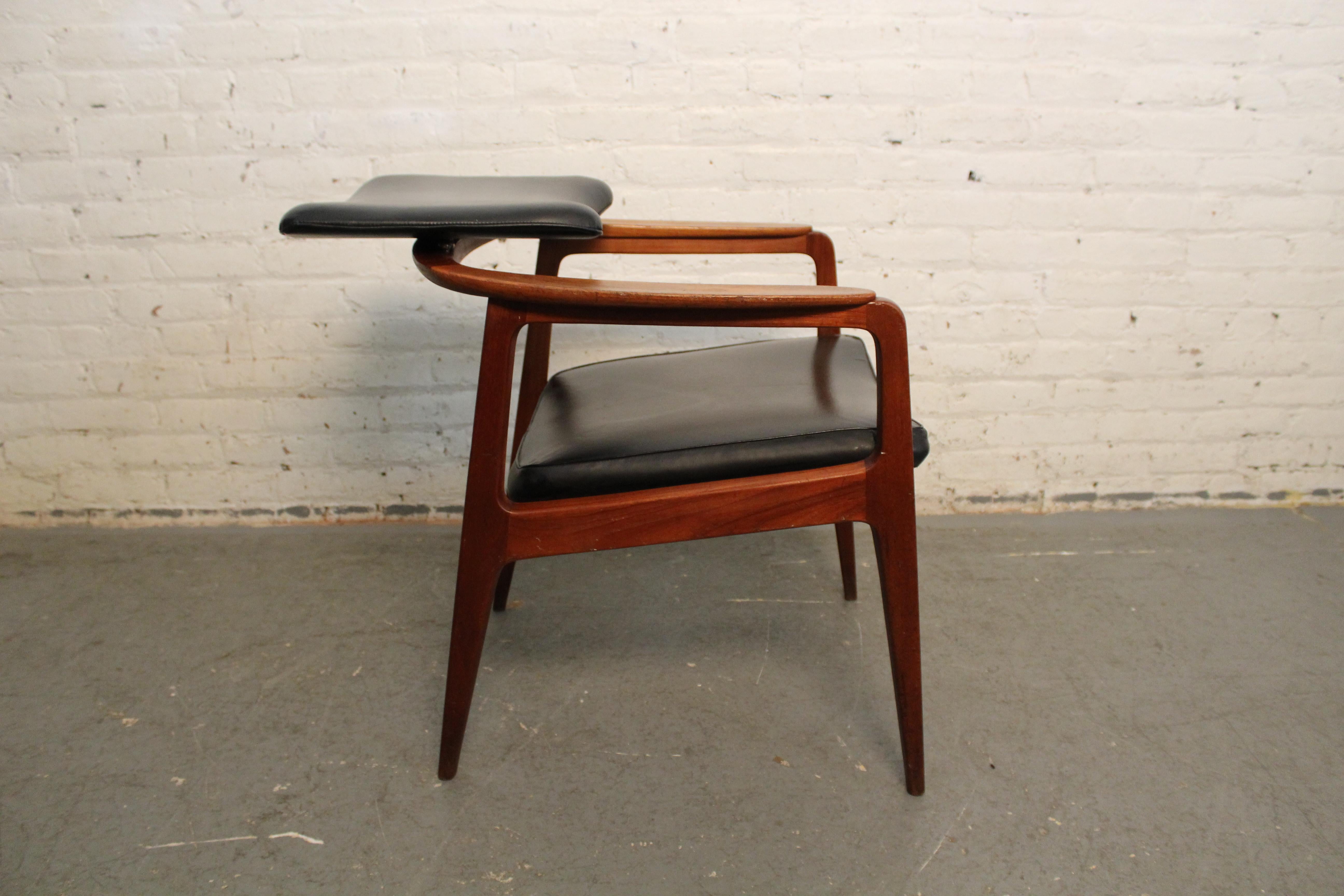 Reclining Captain's Chair by Sigvard Bernadotte for France & Son In Good Condition For Sale In Brooklyn, NY