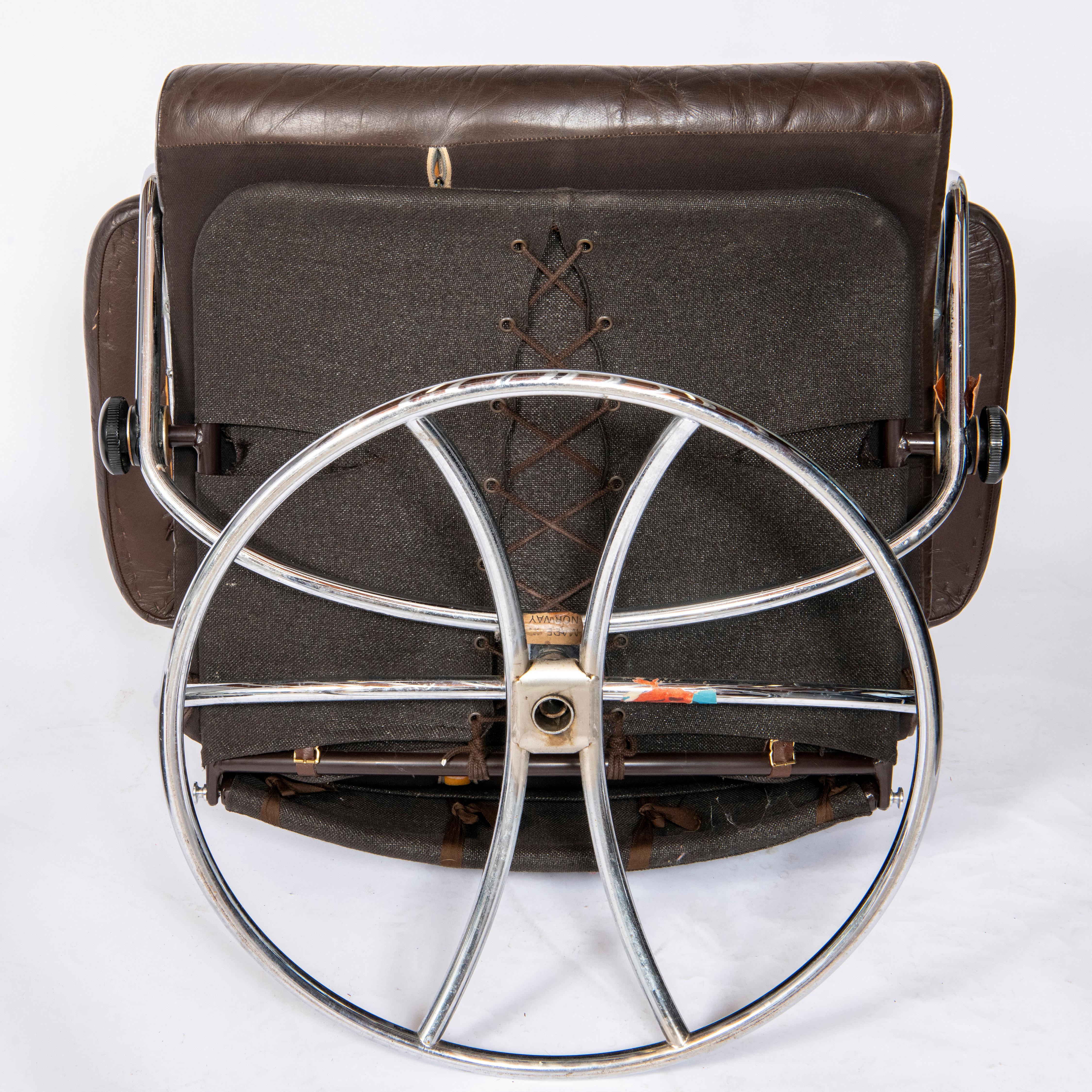Métal Chaise inclinable et tabouret de pied, Norvège vers 1970 en vente
