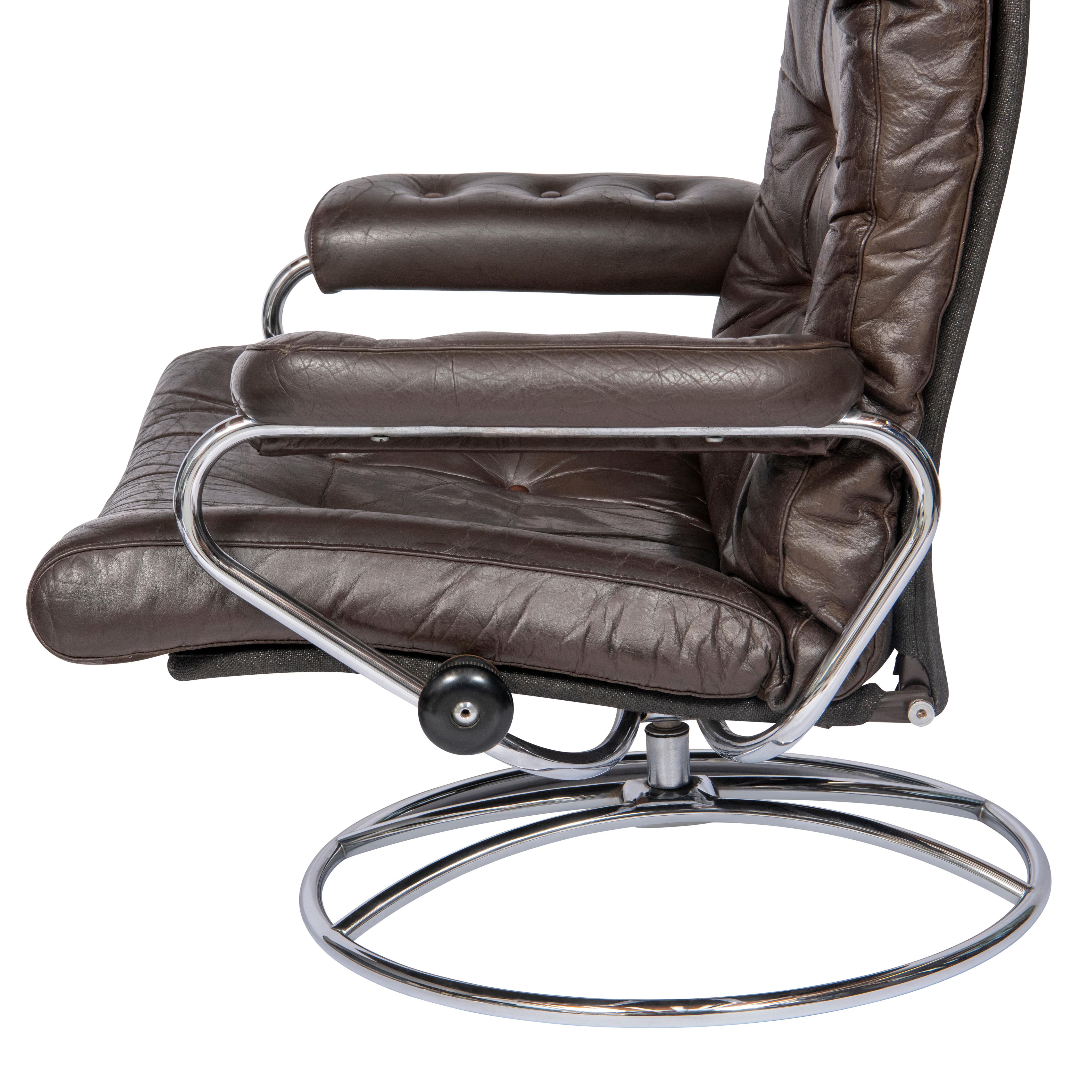 Chaise inclinable et tabouret de pied, Norvège vers 1970 en vente 1