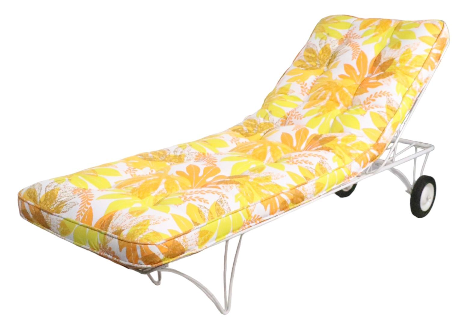 20th Century Reclining Daybed Poolside Garden Patio Chaise Lounge by Homecrest C 1950/1960s