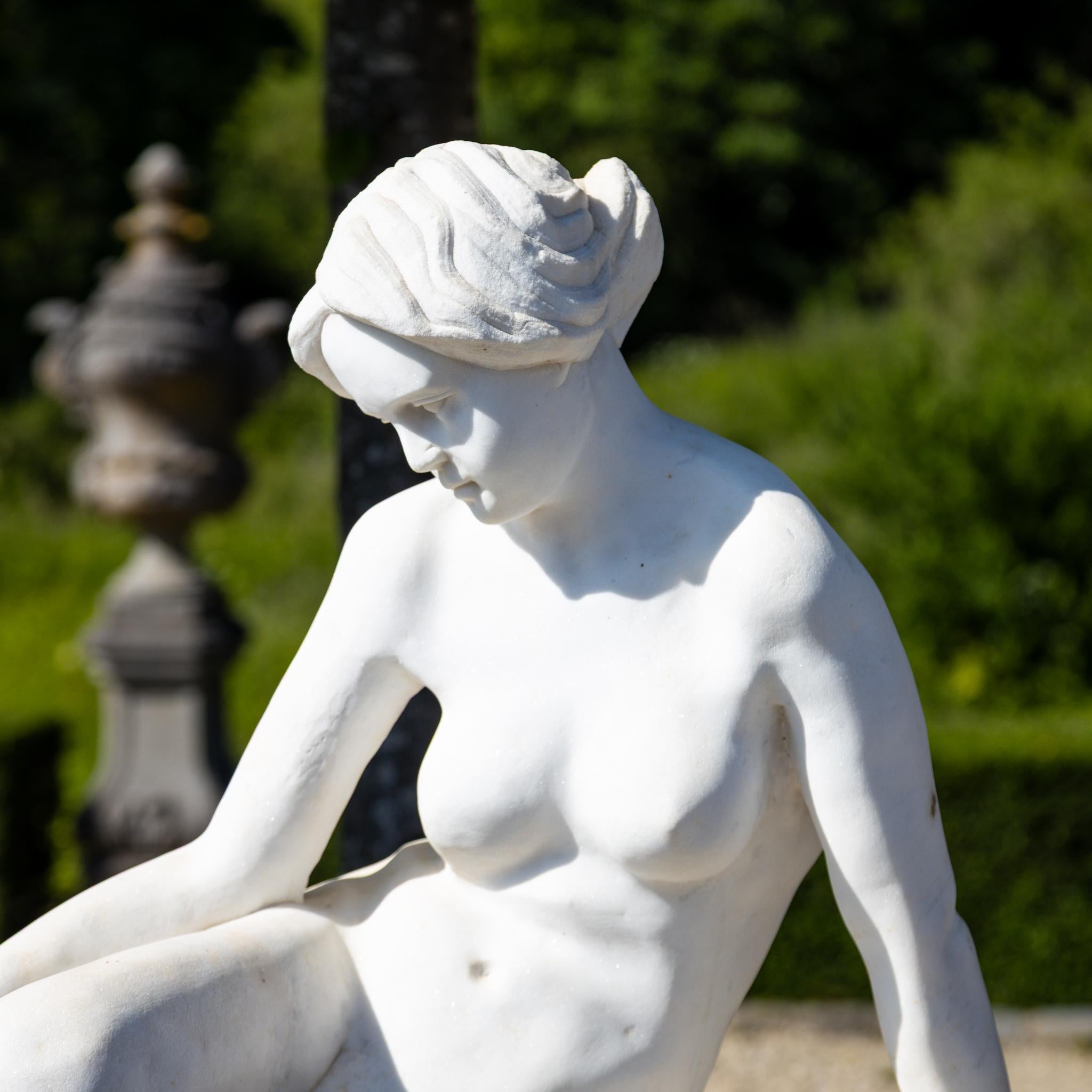 Nudo femminile reclinato in marmo, inizio XX secolo in vendita 3