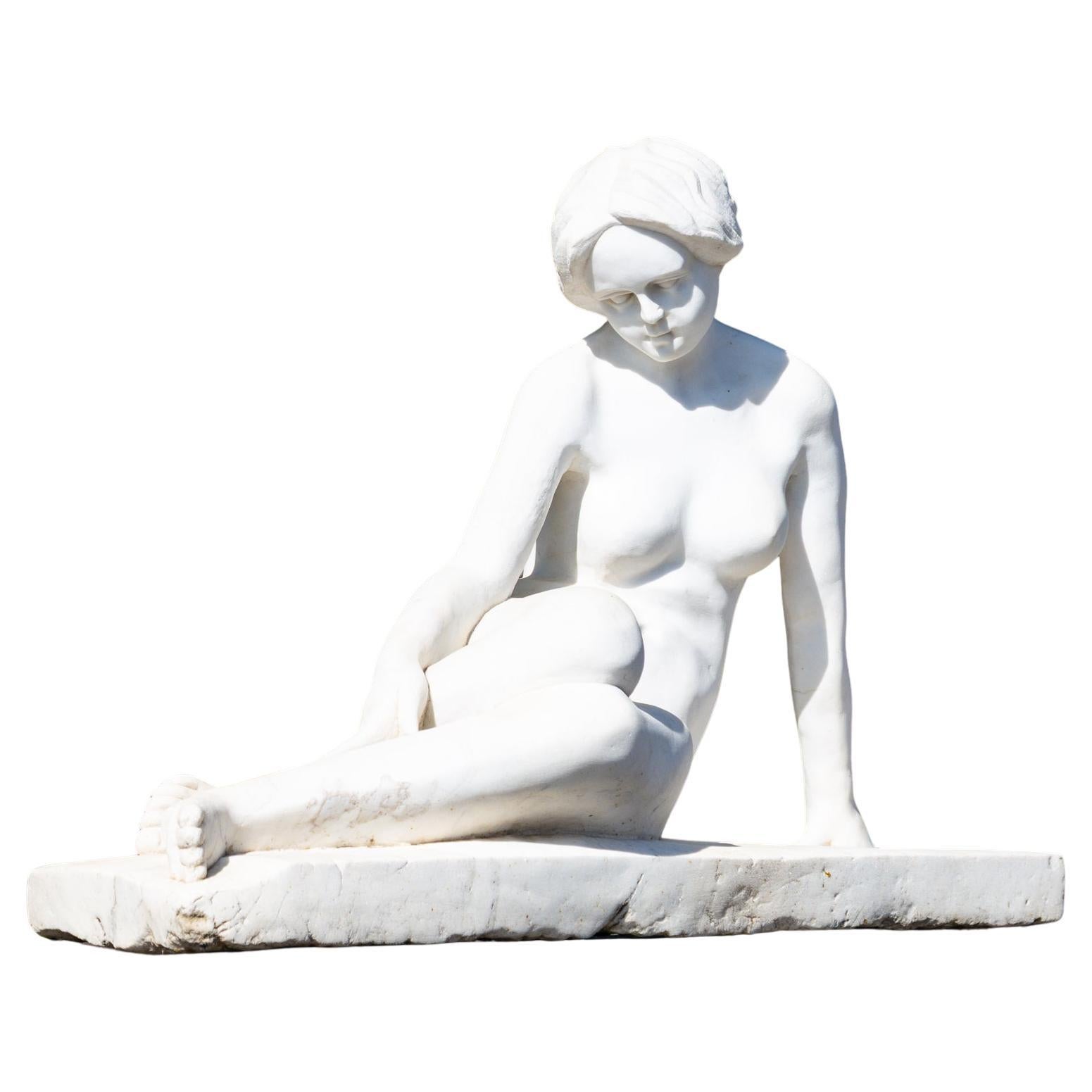 Nudo femminile reclinato in marmo, inizio XX secolo in vendita