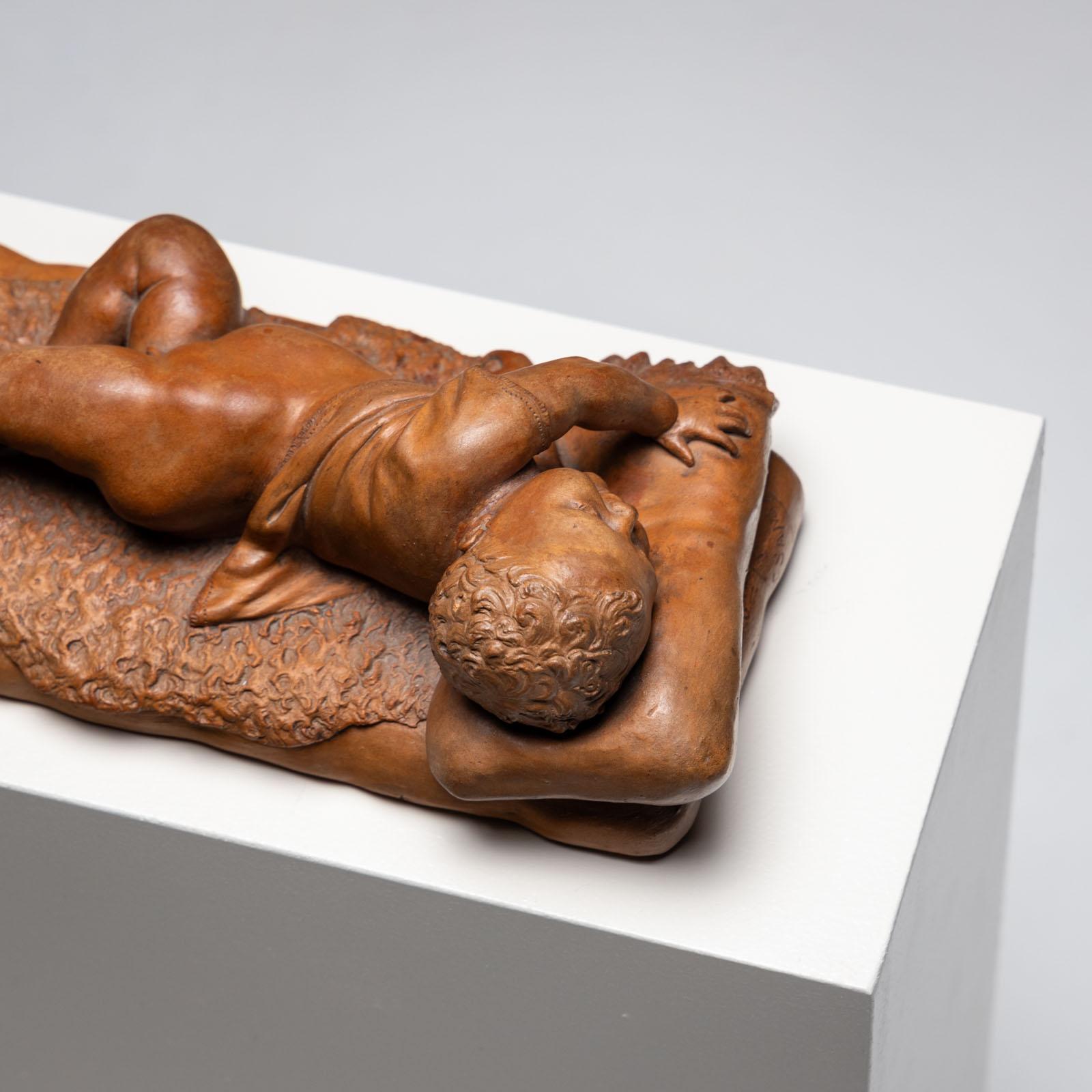 Reclining infant in terracotta, sign. F. Sans, probably Spain, Late 19th century For Sale 4
