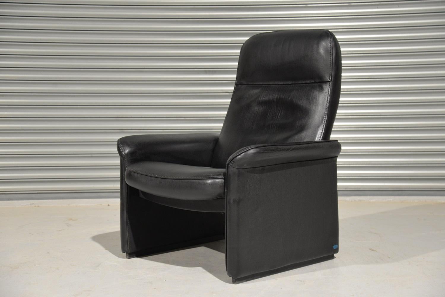 Discounted airfreight for our US and International customers (from 2 weeks door to door) 

We are delighted to bring to you a DS 50 model reclining leather lounge armchair built to incredibly high standards by De Sede craftsman in Switzerland. This