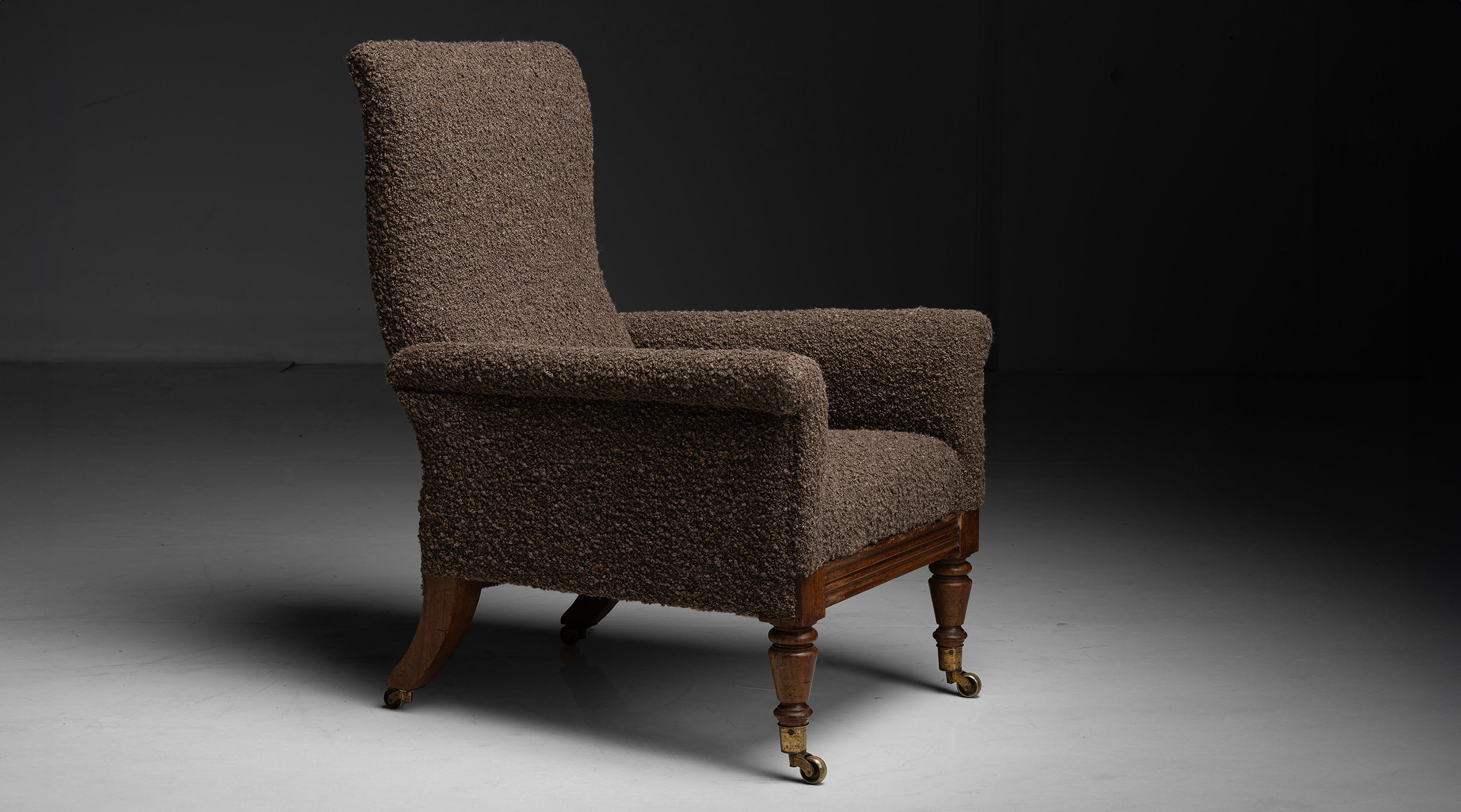 England circa 1830
Antique frame, reupholstered in de Le Cuona wool / linen blend.
27