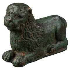 reclining lion in finely chased bronze - Italy, 15th century