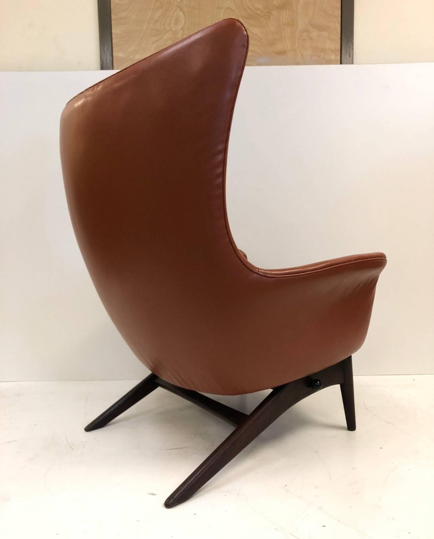 Reclining lounge chair by H.W. Klein. The chair has a teak frame, 1960s and has a tilt reclining mechanism.