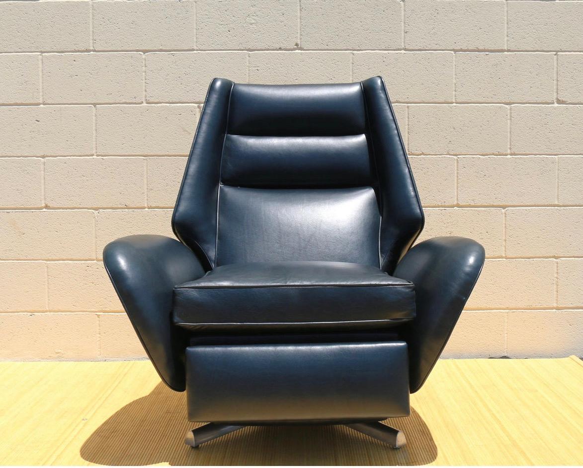 Wonderful reclining lounge chair designed by Raymond Loewy, and manufactured for Barca Lounge Furniture USA. it has the label in the bottom, ( you can see it in the picture). This chair is from the 1960s. It is made of dark blue leather, walnut