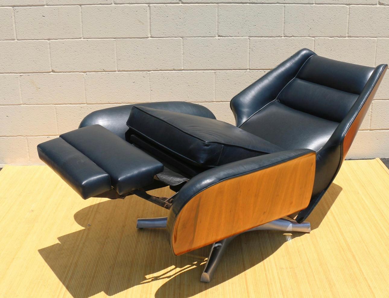 Reclining Lounge Chair by Raymond Loewy In Good Condition In North Hollywood, CA