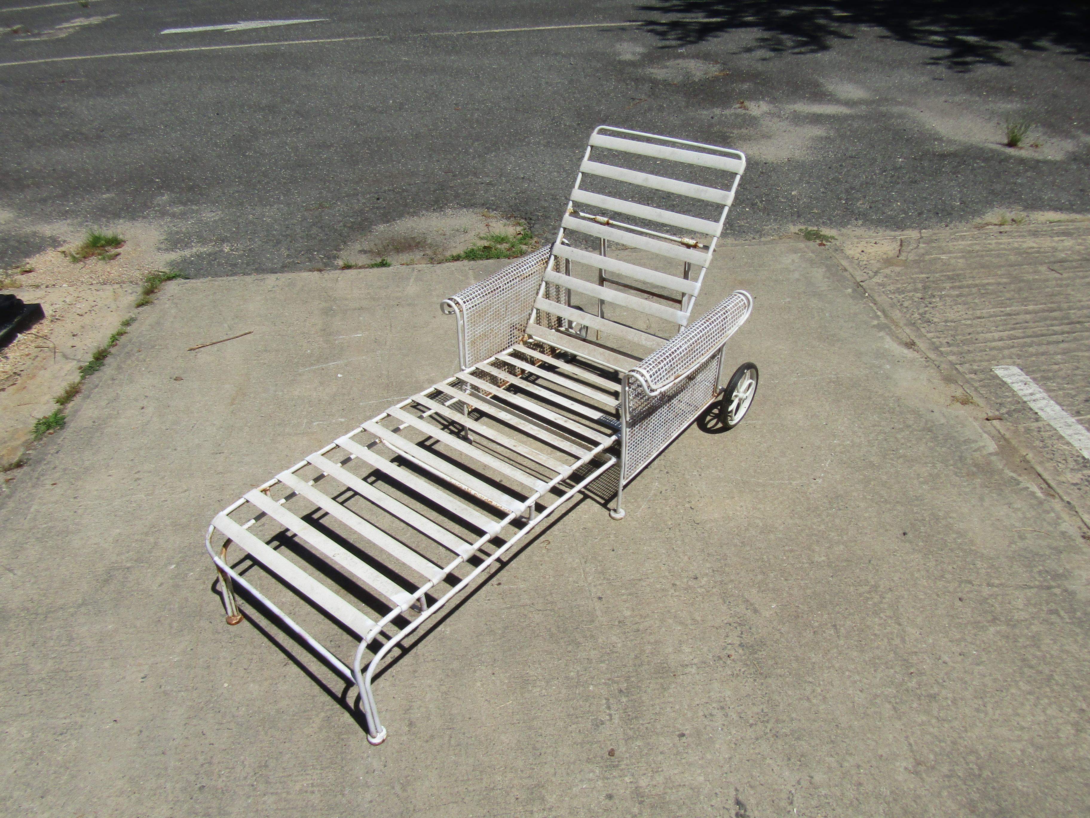 Mid-Century Modern Chaise longue inclinable pour l'extérieur en vente