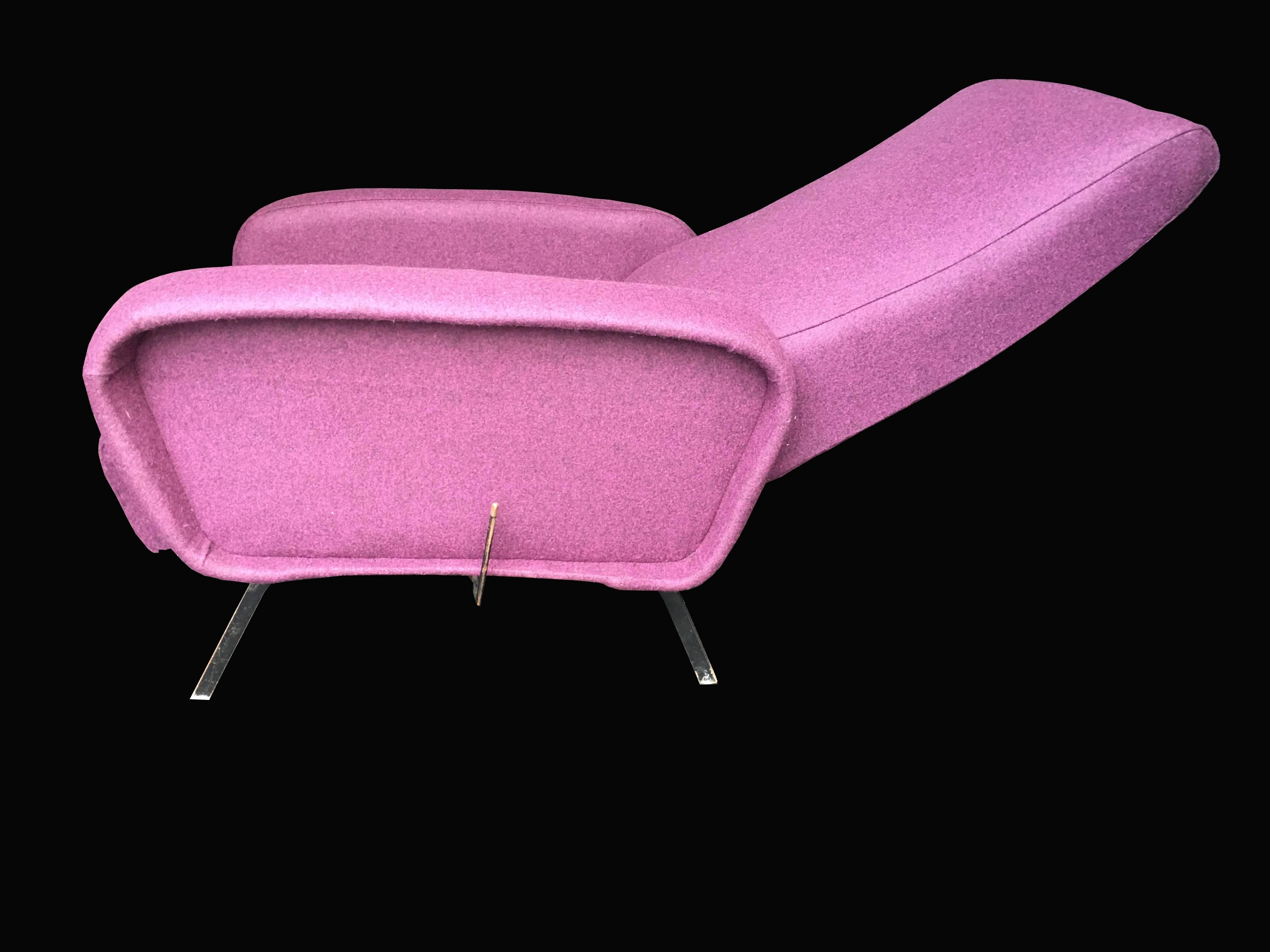 Italian Reclining Purple Wool Fabric Lounge Chair in the Manner of Marco Zanuso