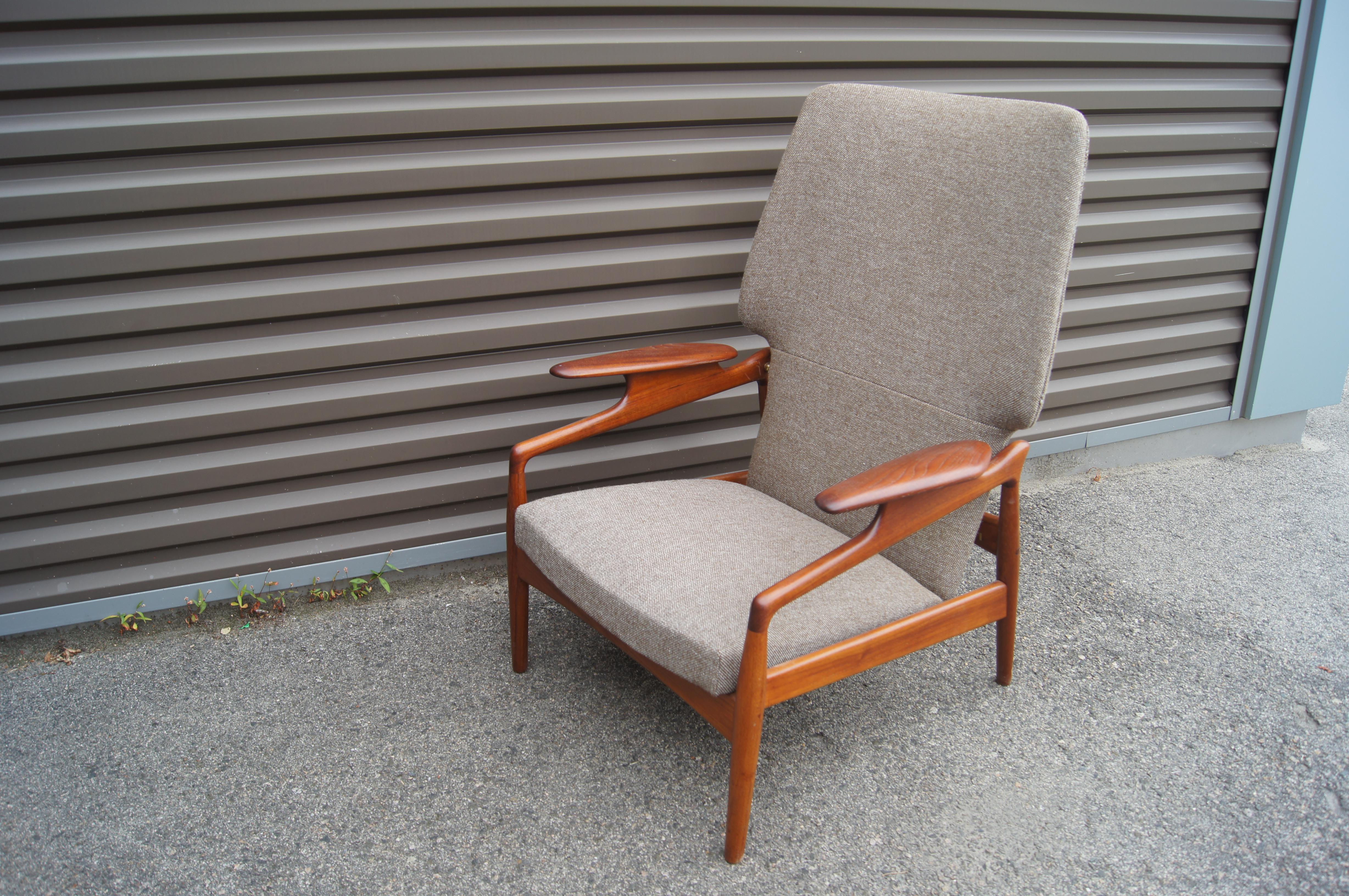 Scandinavian Modern Reclining Teak Lounge Chair by John Boné
