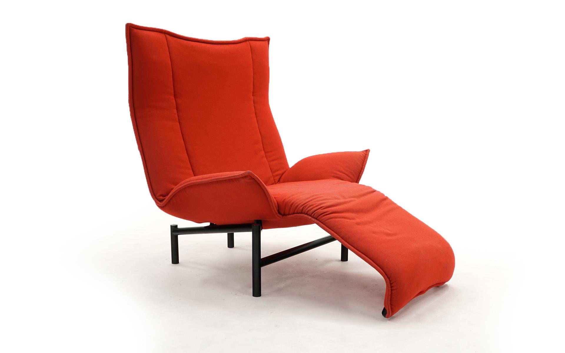 Steel Reclining Veranda Lounge Chair by Vico Magistretti for Cassina, Red, Black Frame For Sale