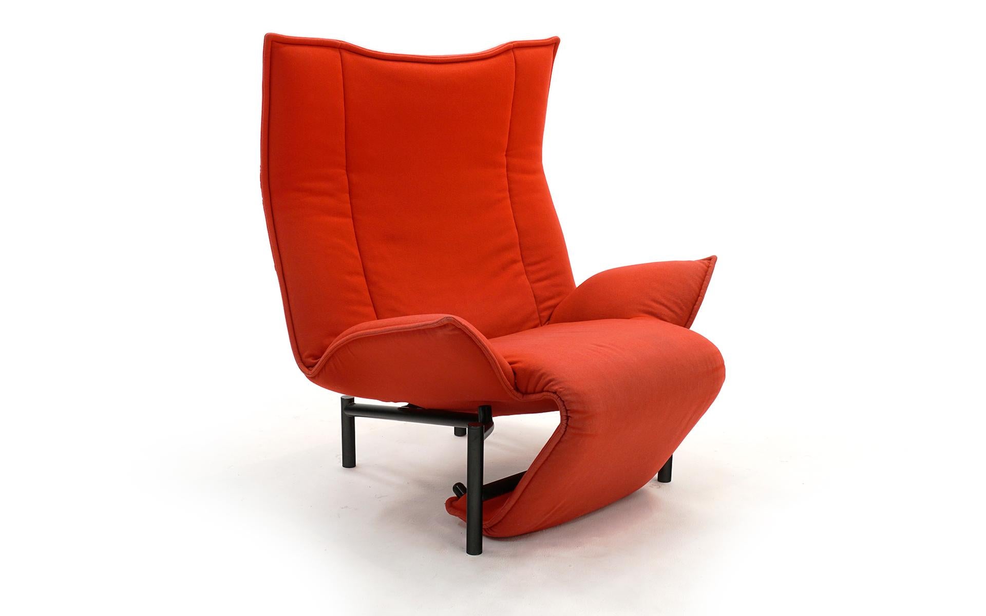 Reclining Veranda Chaise lounge designed by Vico Magistretti for Casina. Original red upholstery with black powder coated steel frame. The foot rest portion pulls out from under the chair as seen in the photos. The back adjusts / reclines to any