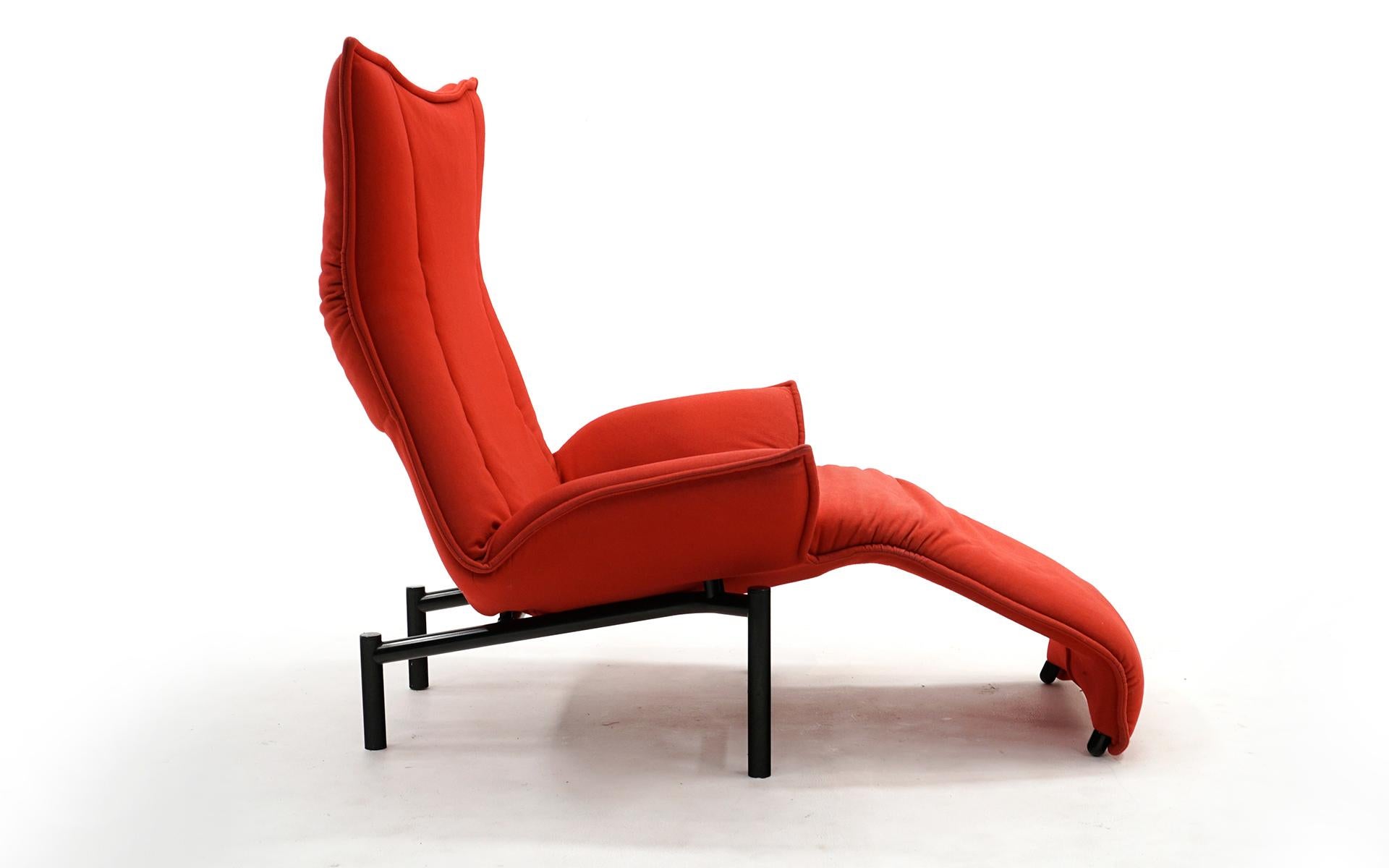 Modern Reclining Veranda Lounge Chair by Vico Magistretti for Cassina, Red, Black Frame For Sale