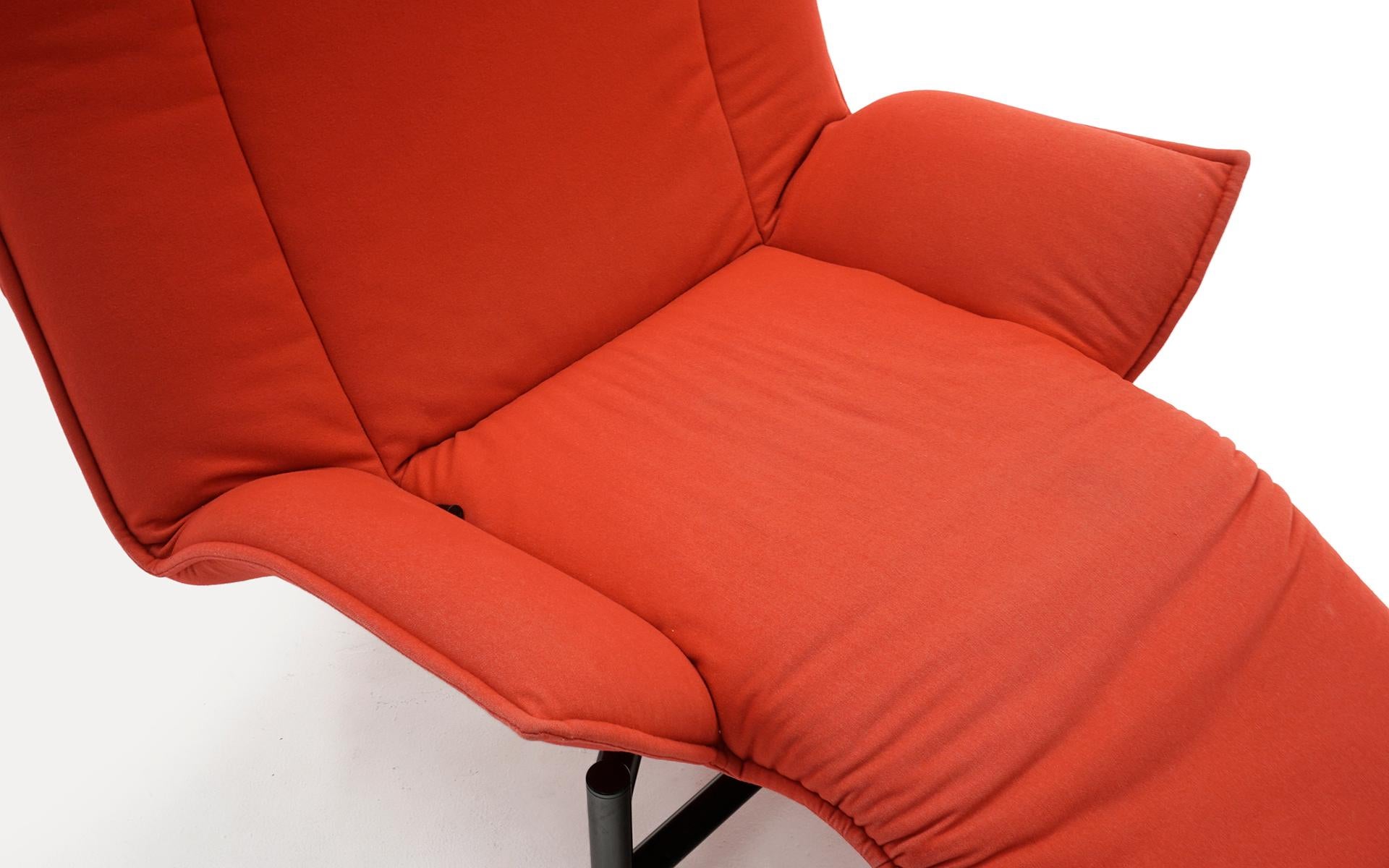 Late 20th Century Reclining Veranda Lounge Chair by Vico Magistretti for Cassina, Red, Black Frame For Sale