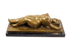 Sculpture en bronze de femme couchée, style contemporain, 20e siècle