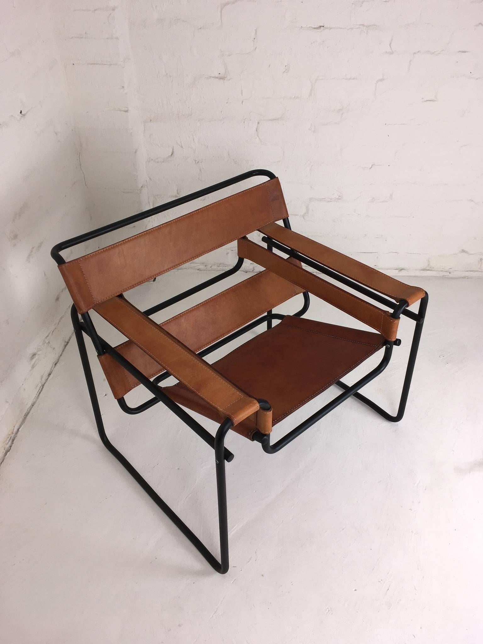 Reconditioned Marcel Breuer Wassily Chair with Black Frame In Fair Condition In Melbourne, AU