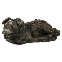 Ornement de jardin avec chien reconstitué, Angleterre 20e siècle