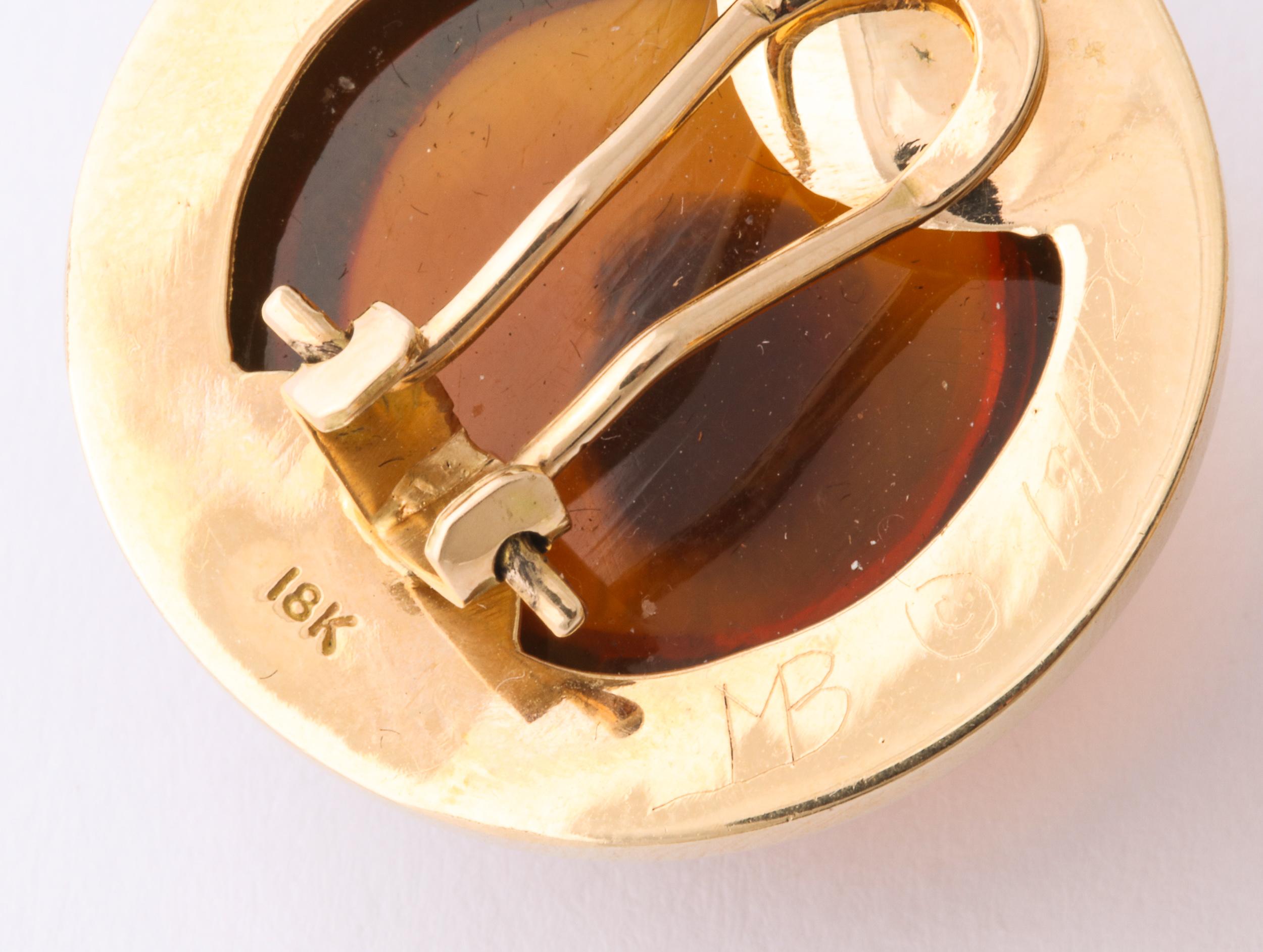Perles d'ambre poli reconstituées serties dans un sertissage à lunette Pour femmes en vente