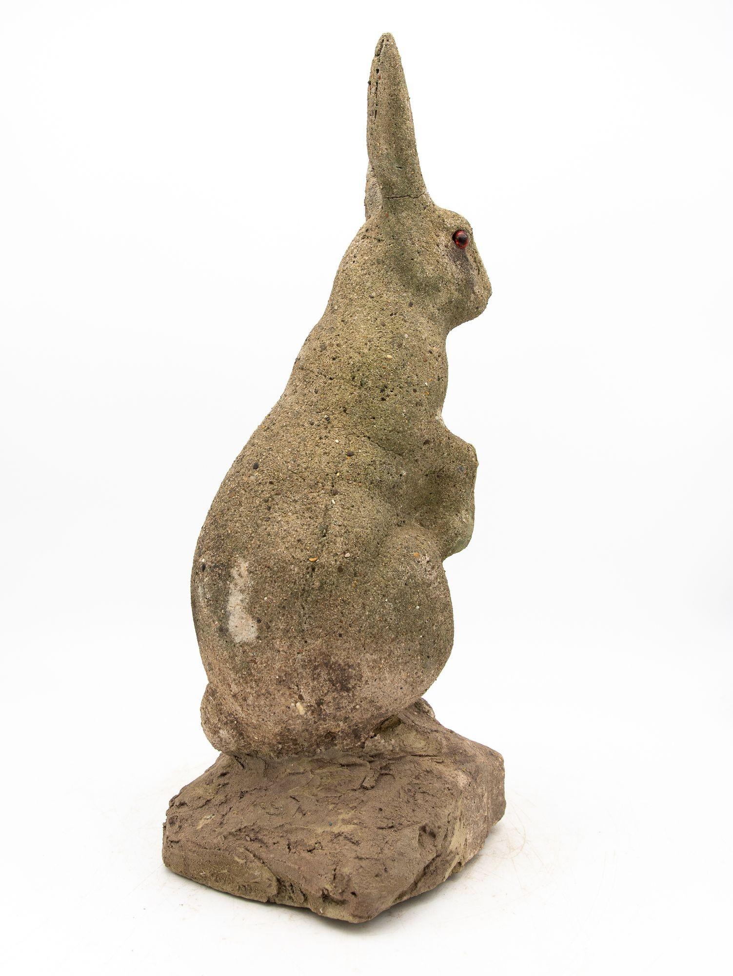 Ornement de jardin en pierre reconstituée en forme de bouleau, de lapin ou de moisson, France, 20e siècle en vente 1