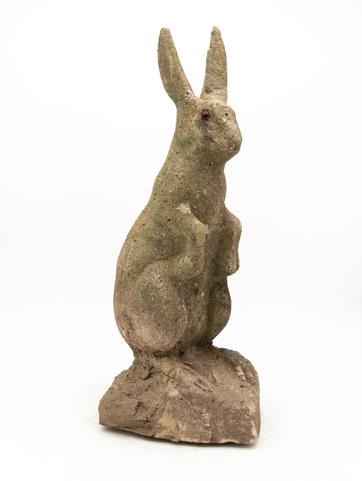 Ornement de jardin en pierre reconstituée en forme de bouleau, de lapin ou de moisson, France, 20e siècle en vente 2
