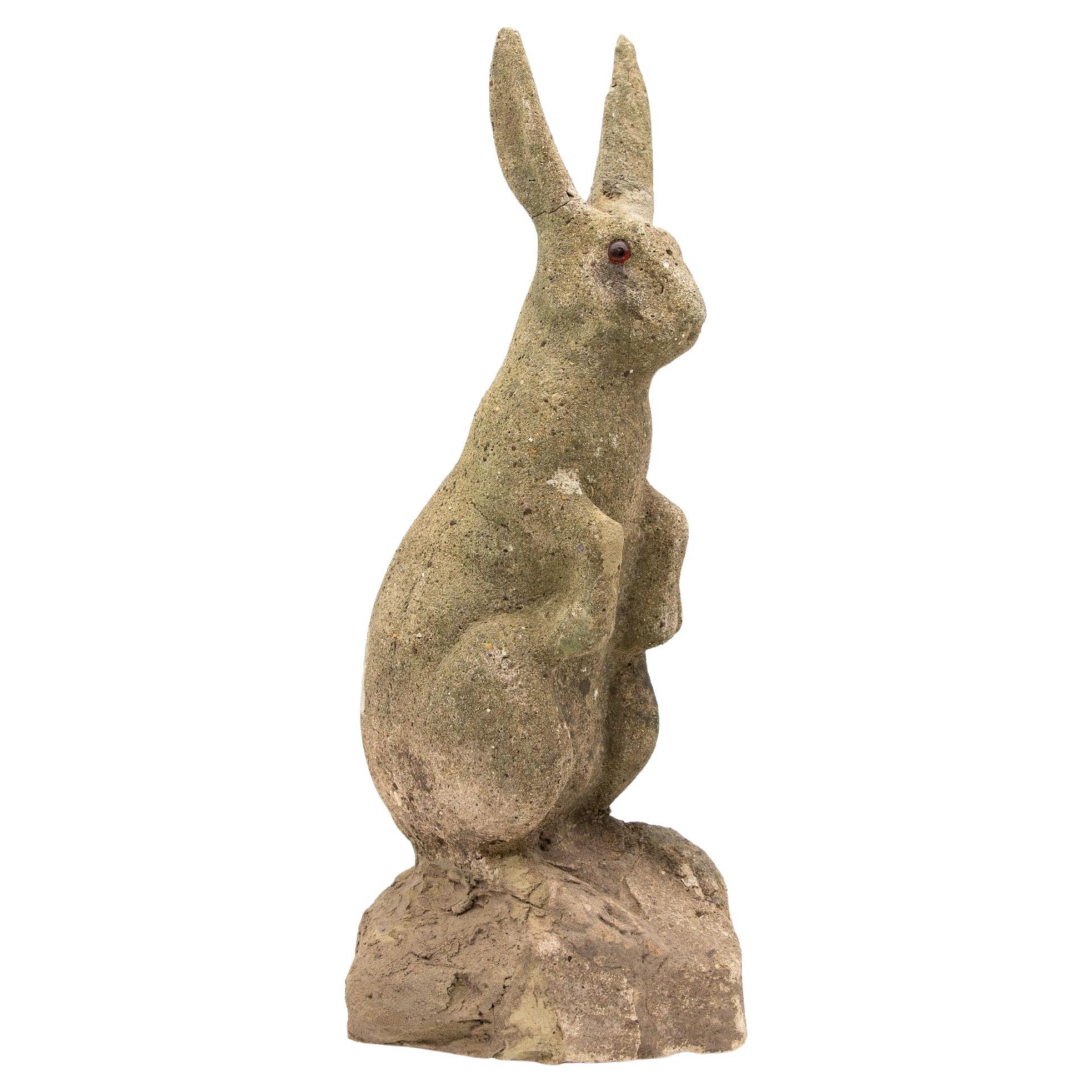 Ornement de jardin en pierre reconstituée en forme de bouleau, de lapin ou de moisson, France, 20e siècle