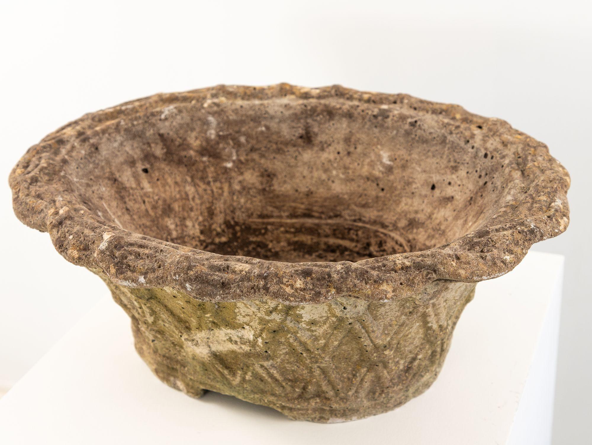 Reconstituted Stone Oval Basketweave Planter, France Mid 20th C. en vente 5