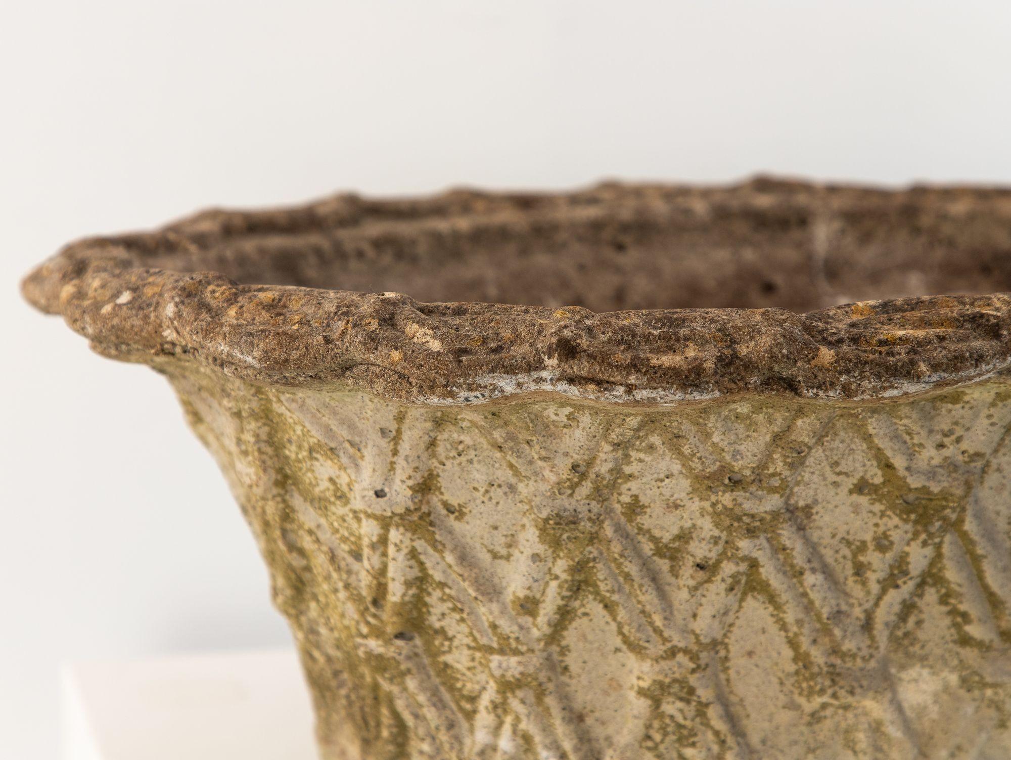 Reconstituted Stone Oval Basketweave Planter, France Mid 20th C. Bon état - En vente à South Salem, NY