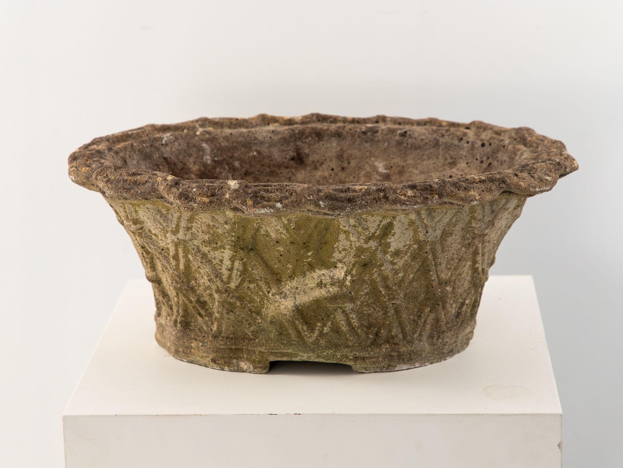 Reconstituted Stone Oval Basketweave Planter, France Mid 20th C. en vente 3