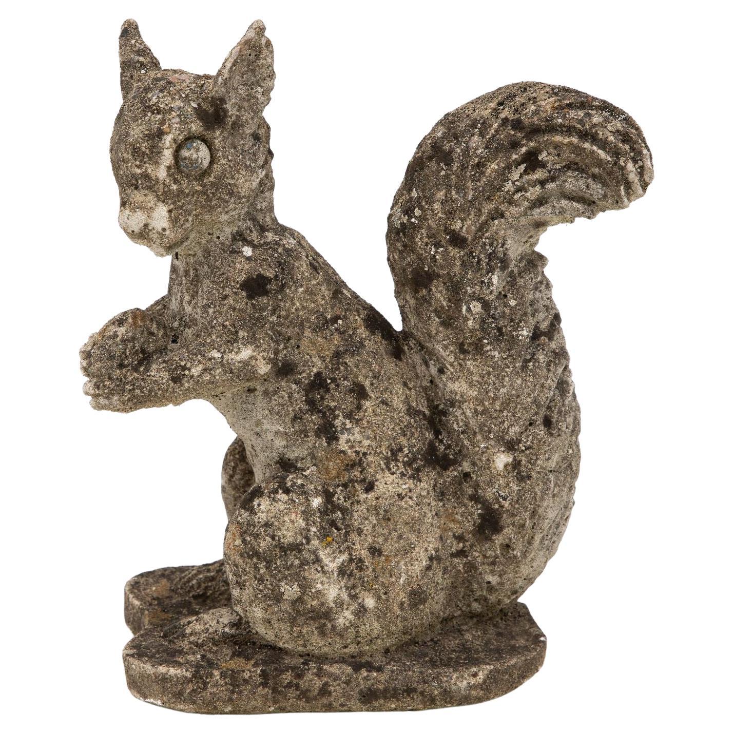 Reconstituted Eichhörnchen-Gartenschmuck aus Stein, 20. Jahrhundert im Angebot