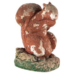Adorno de jardín ardilla de piedra reconstituida, Inglaterra Siglo XX