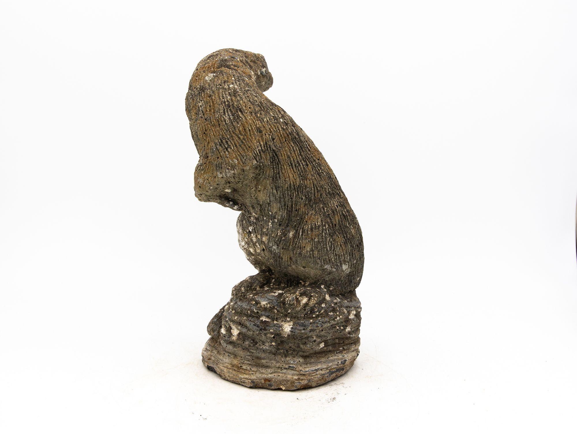 Reconstituted Stone Standing Otter-Gartenornament aus Stein, Französisch Mitte des 20. Jahrhunderts. (Beton) im Angebot