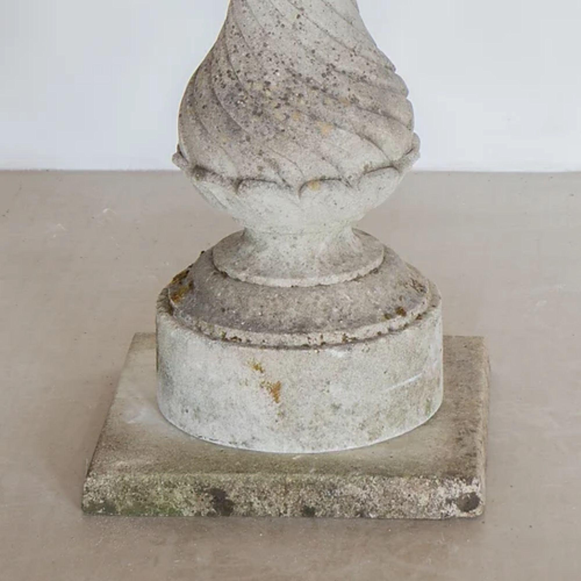 konstituierter Stein Sundial im Zustand „Gut“ in Donhead St Mary, Wiltshire
