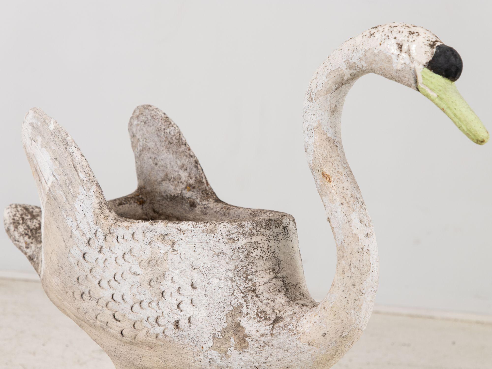 Reconstituted Stone Swan on Raised Feet Planter, English Early 20th Century For Sale 4