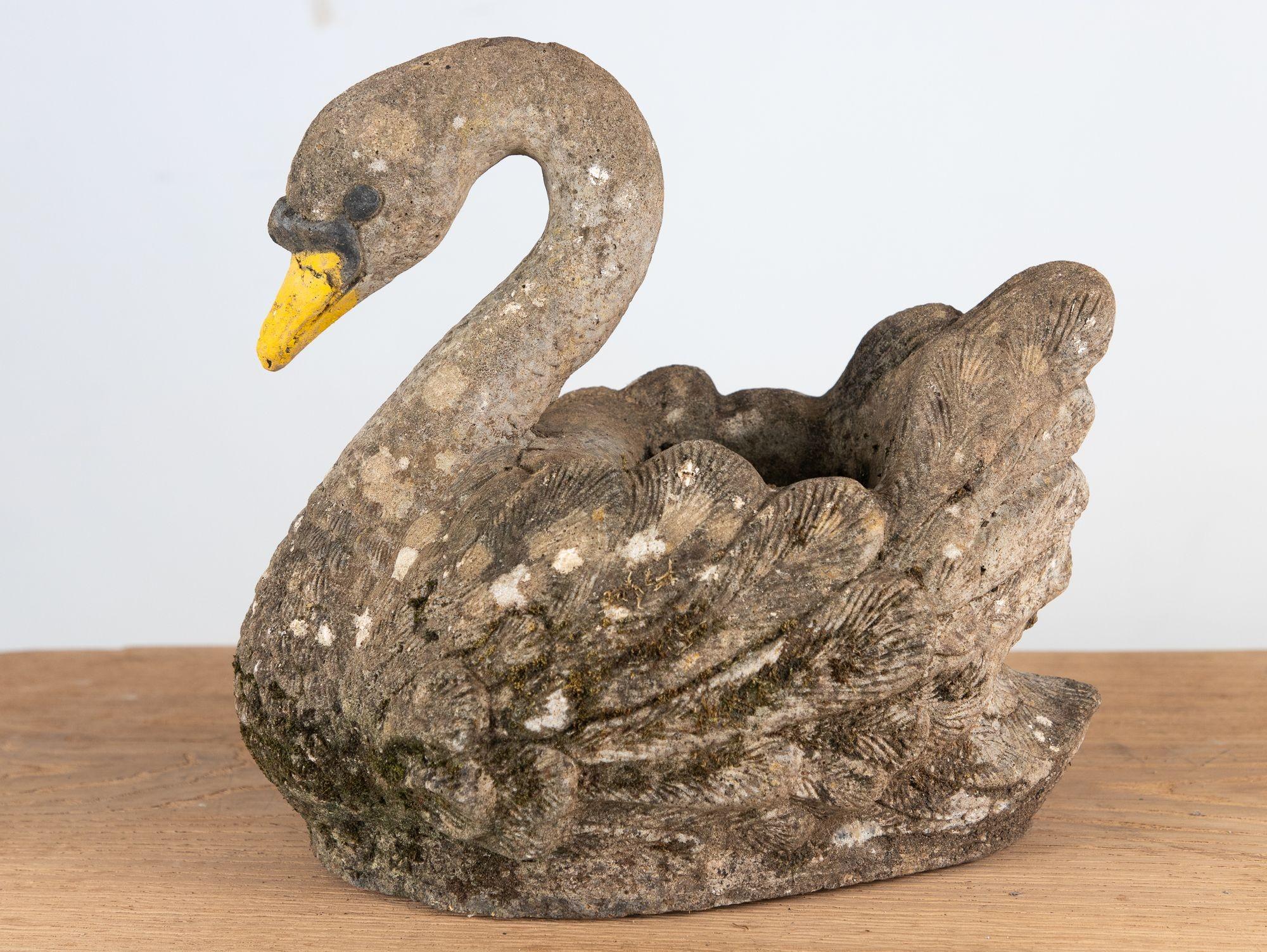 Jardinière en pierre reconstituée en forme de cygne, Angleterre, début du 20ème siècle Bon état - En vente à South Salem, NY