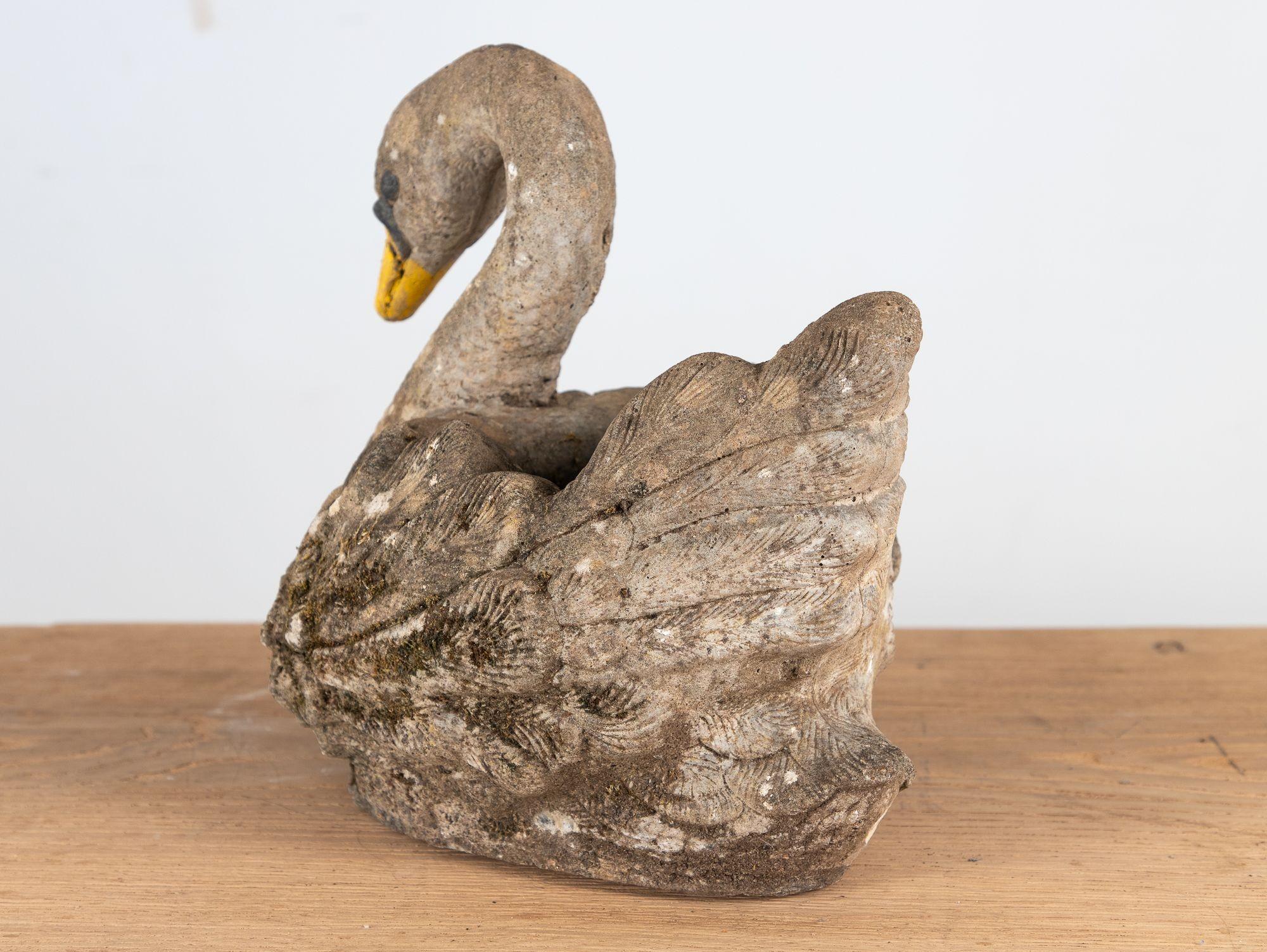 Béton Jardinière en pierre reconstituée en forme de cygne, Angleterre, début du 20ème siècle en vente