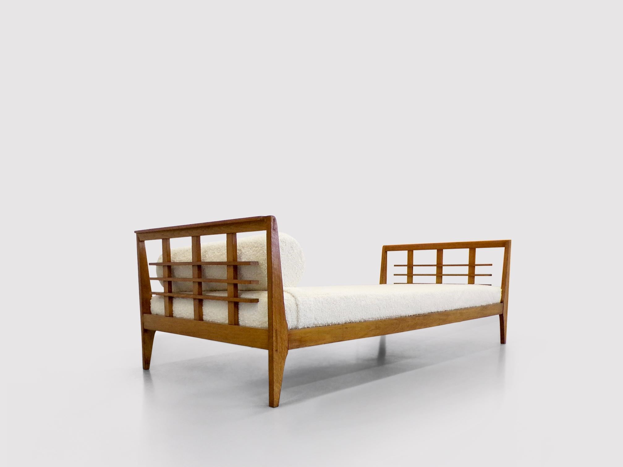 Mid-Century Modern Reconstruction oak and fabric daybed by Rene Gabriel 1950s For Sale