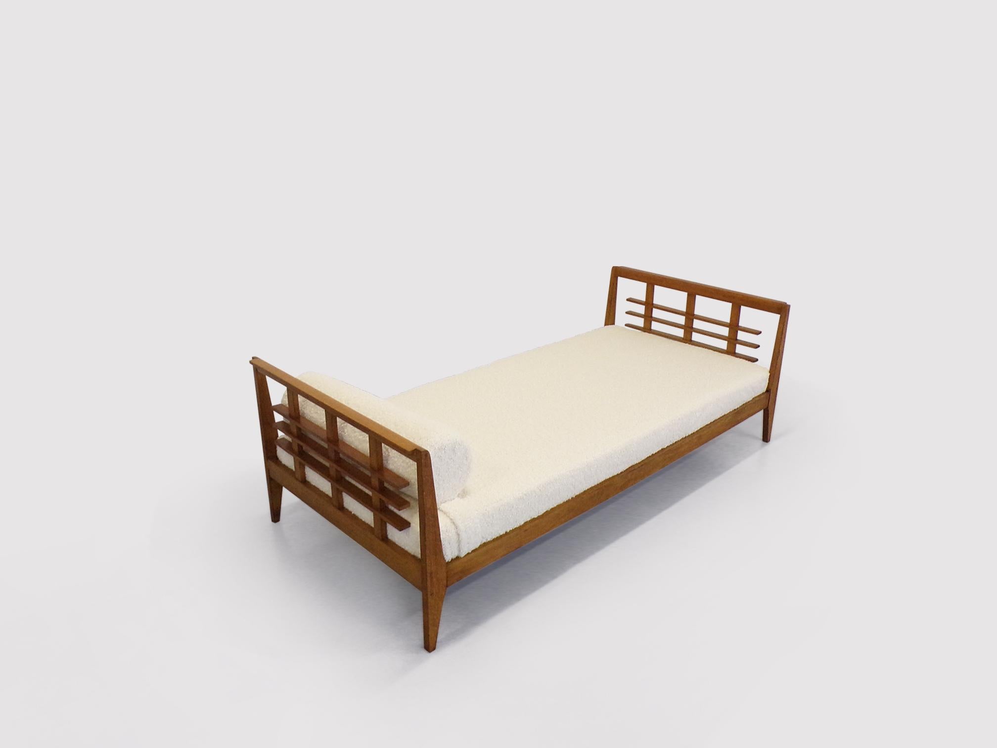 French Reconstruction oak and fabric daybed by Rene Gabriel 1950s