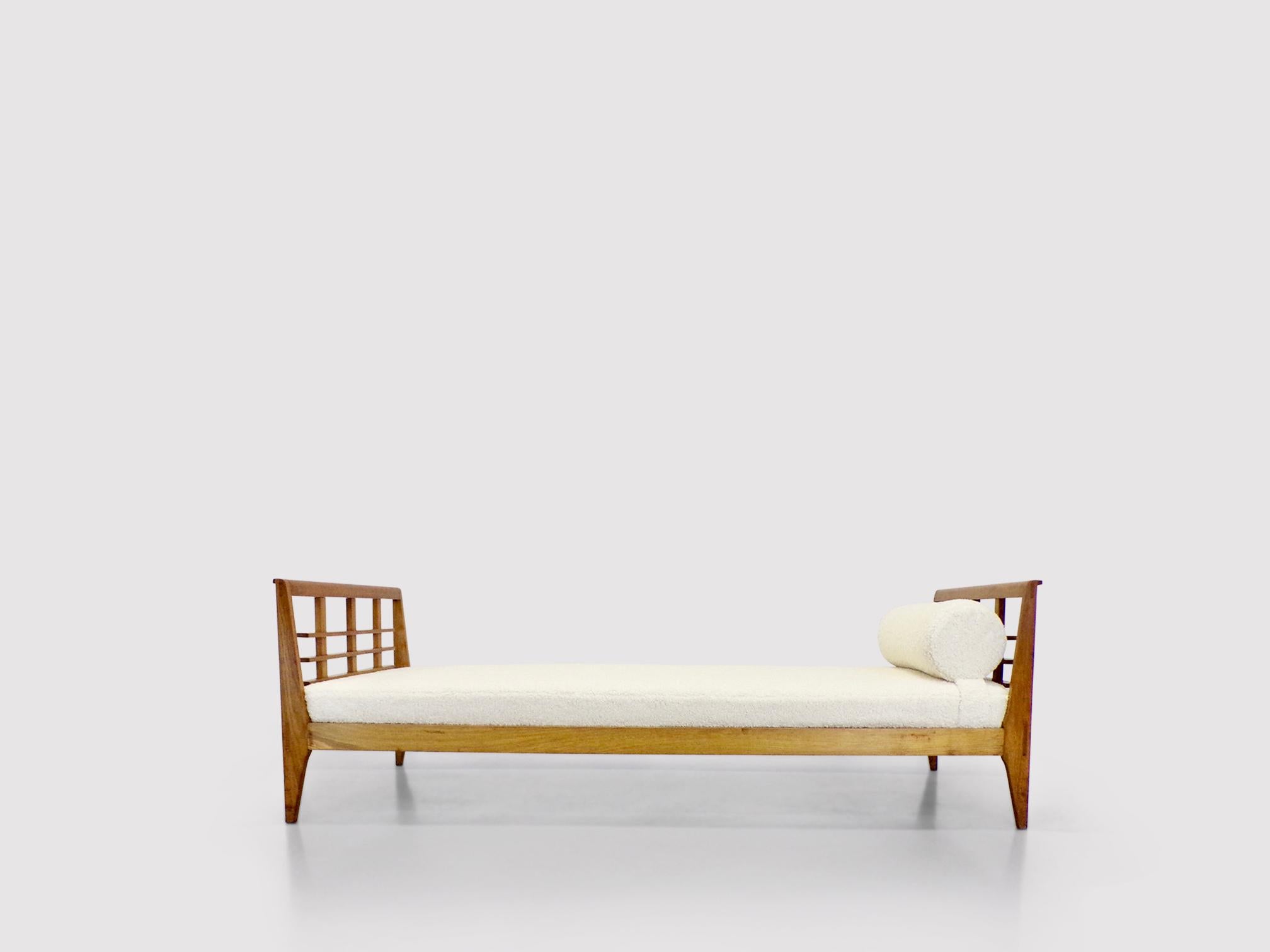 Mid-20th Century Reconstruction oak and fabric daybed by Rene Gabriel 1950s For Sale