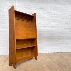 Bureau en chêne de style reconstruction, vers 1950