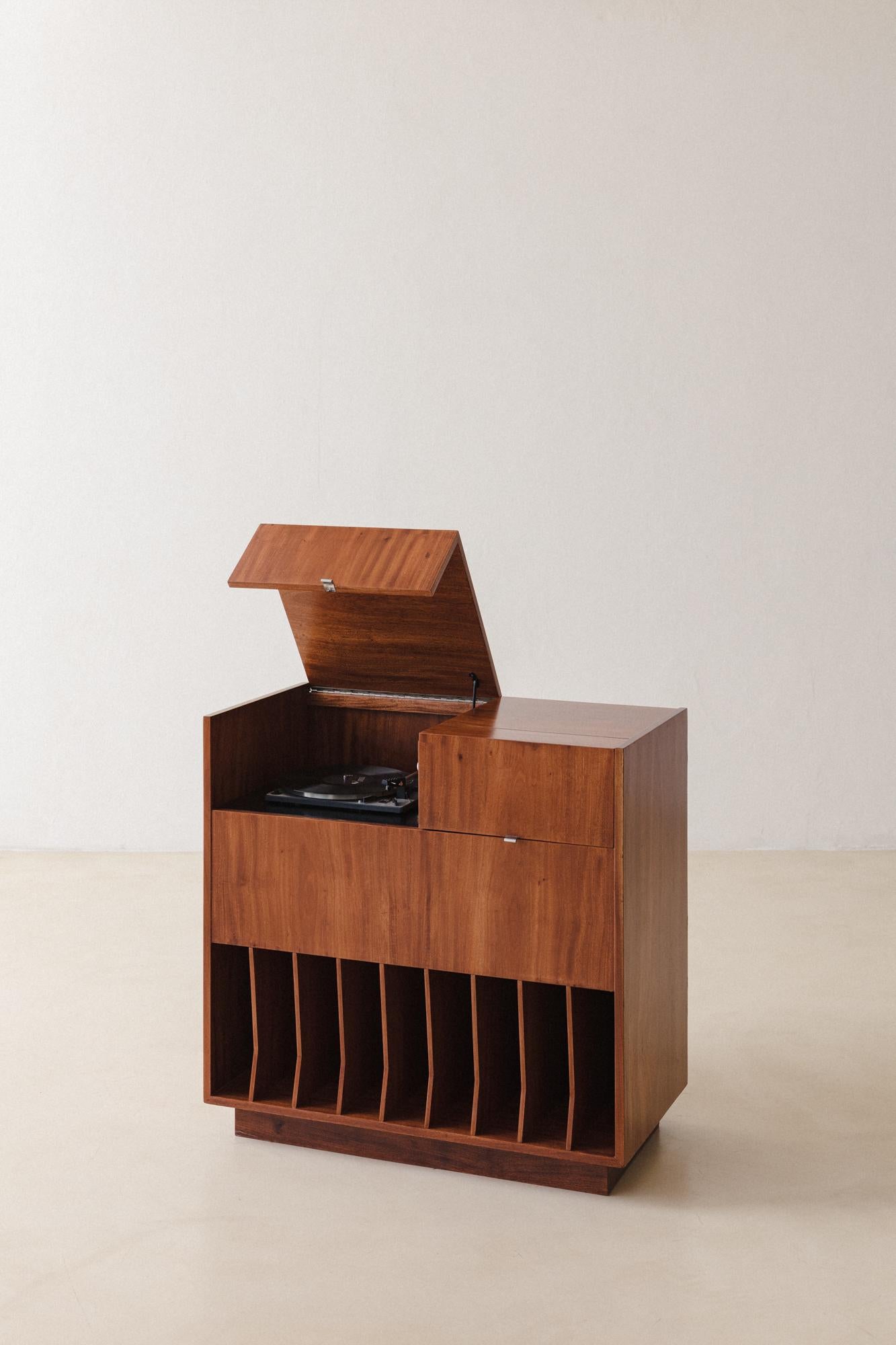 Bois de feuillus Meuble de jeu de disques de Carlo Hauner et Martin Eisler, 1955, milieu du siècle en vente
