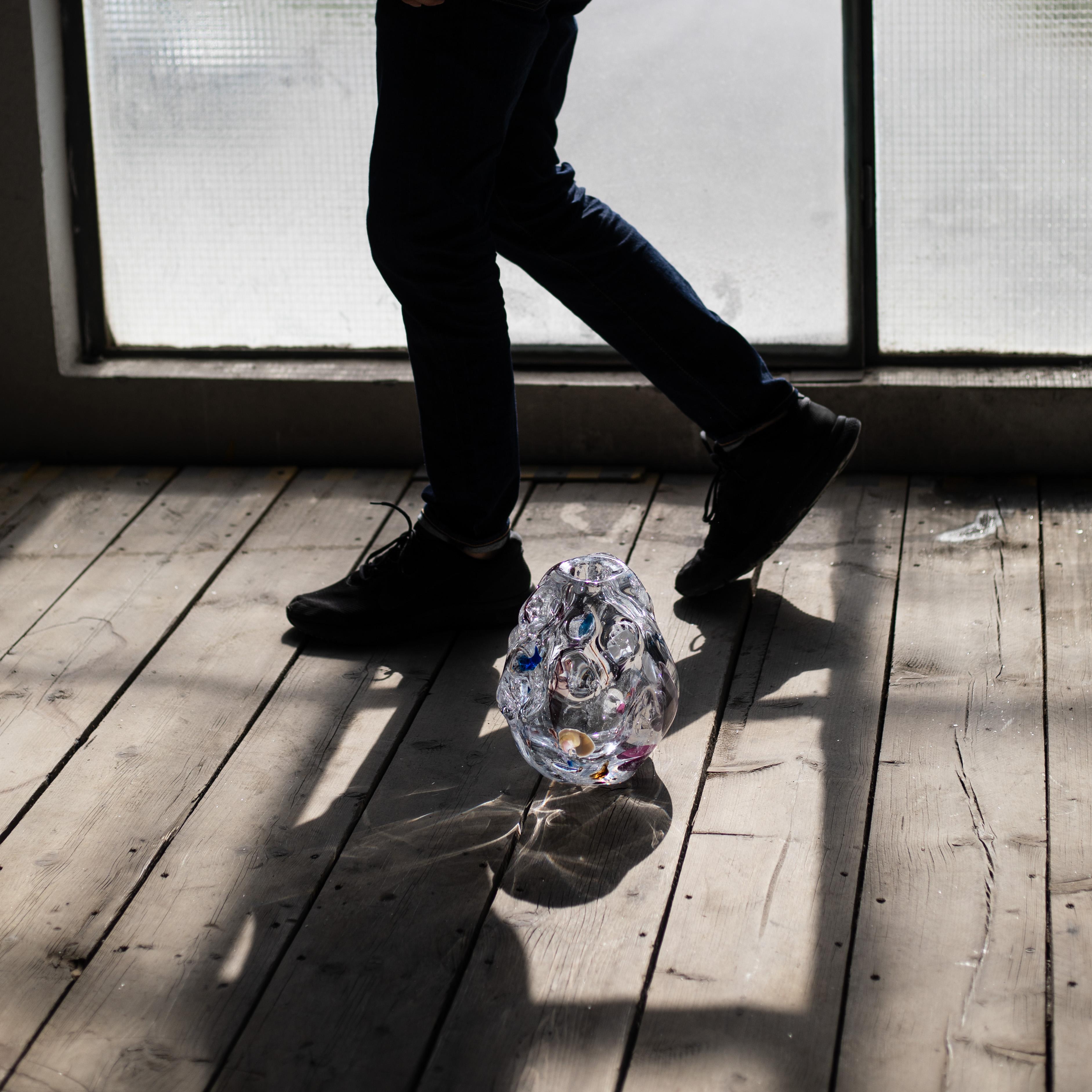 Postmoderno Vaso di grandi dimensioni Recovered History Shards di David David. in vendita