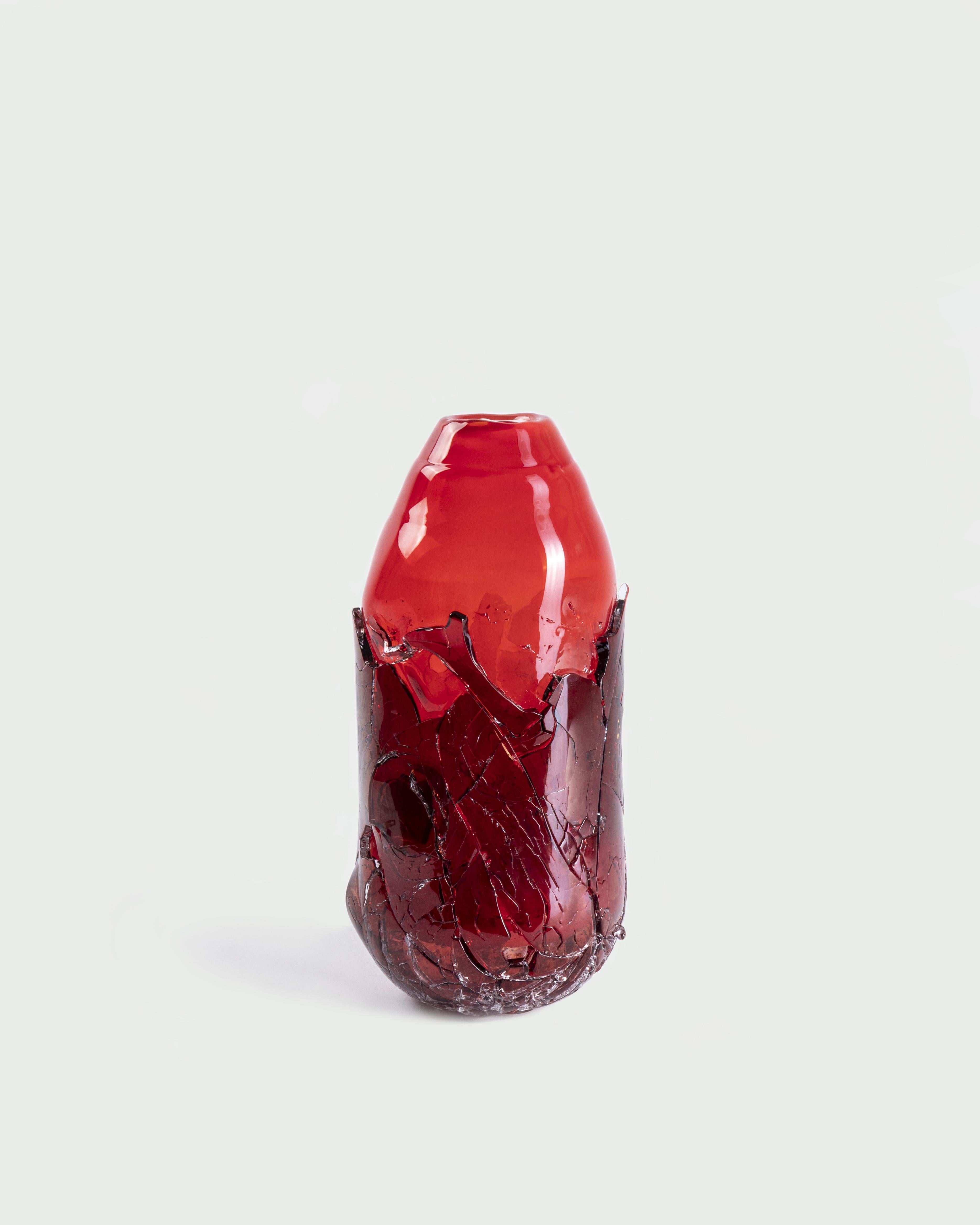 Vaso medio recuperato di David David
Dimensioni: D. 15 x L. 15 x H. 30 cm.
Materiali: Vetro.
Peso: 7 kg.
Finitura: Di medie dimensioni, rosso e rosso.

