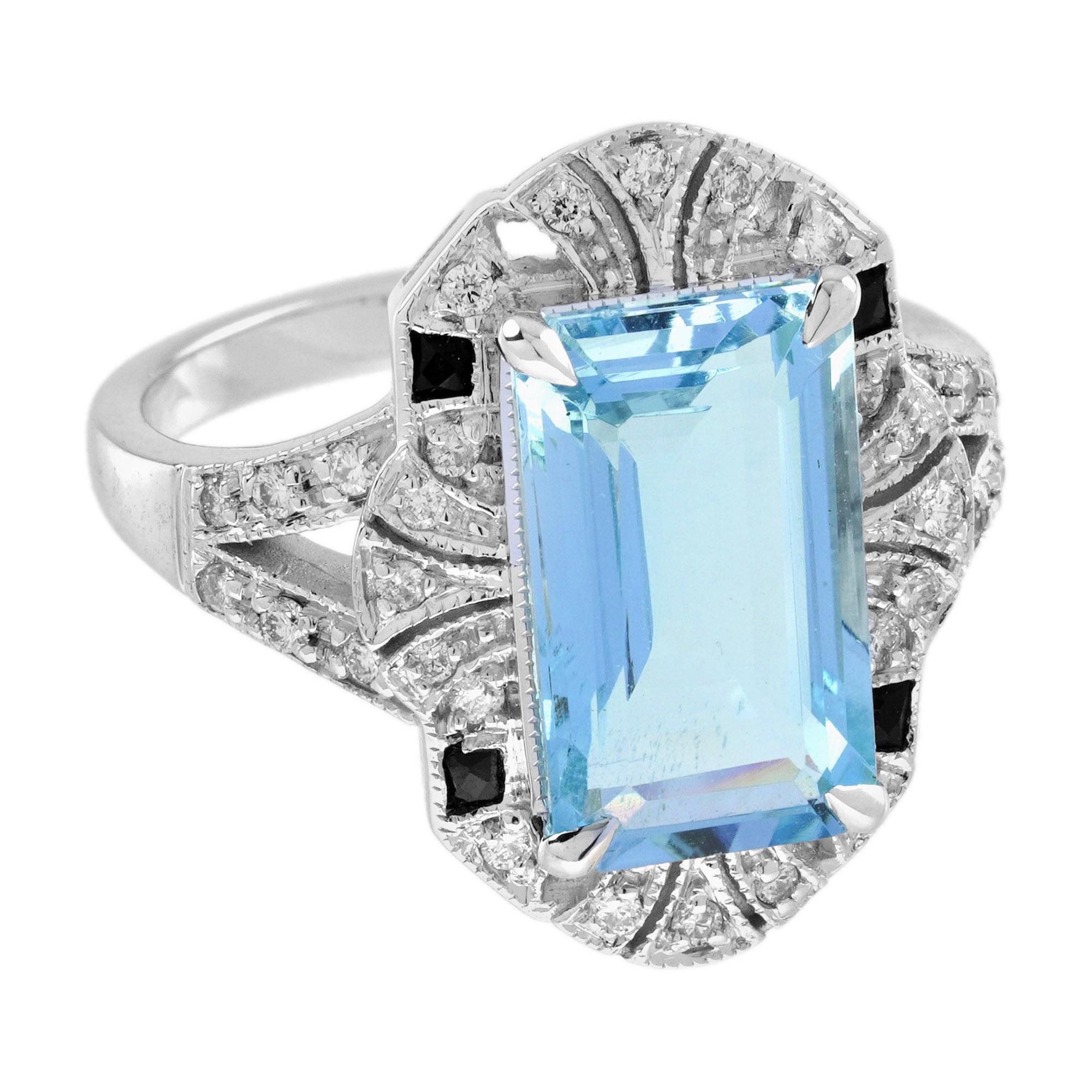 Libera la flapper che è in te con questo beaty blu. Realizzato in stile Art Déco, l'anello presenta una scintillante aureola di diamanti rotondi taglio brillante con onice agli angoli che incornicia una scintillante acquamarina taglio smeraldo da