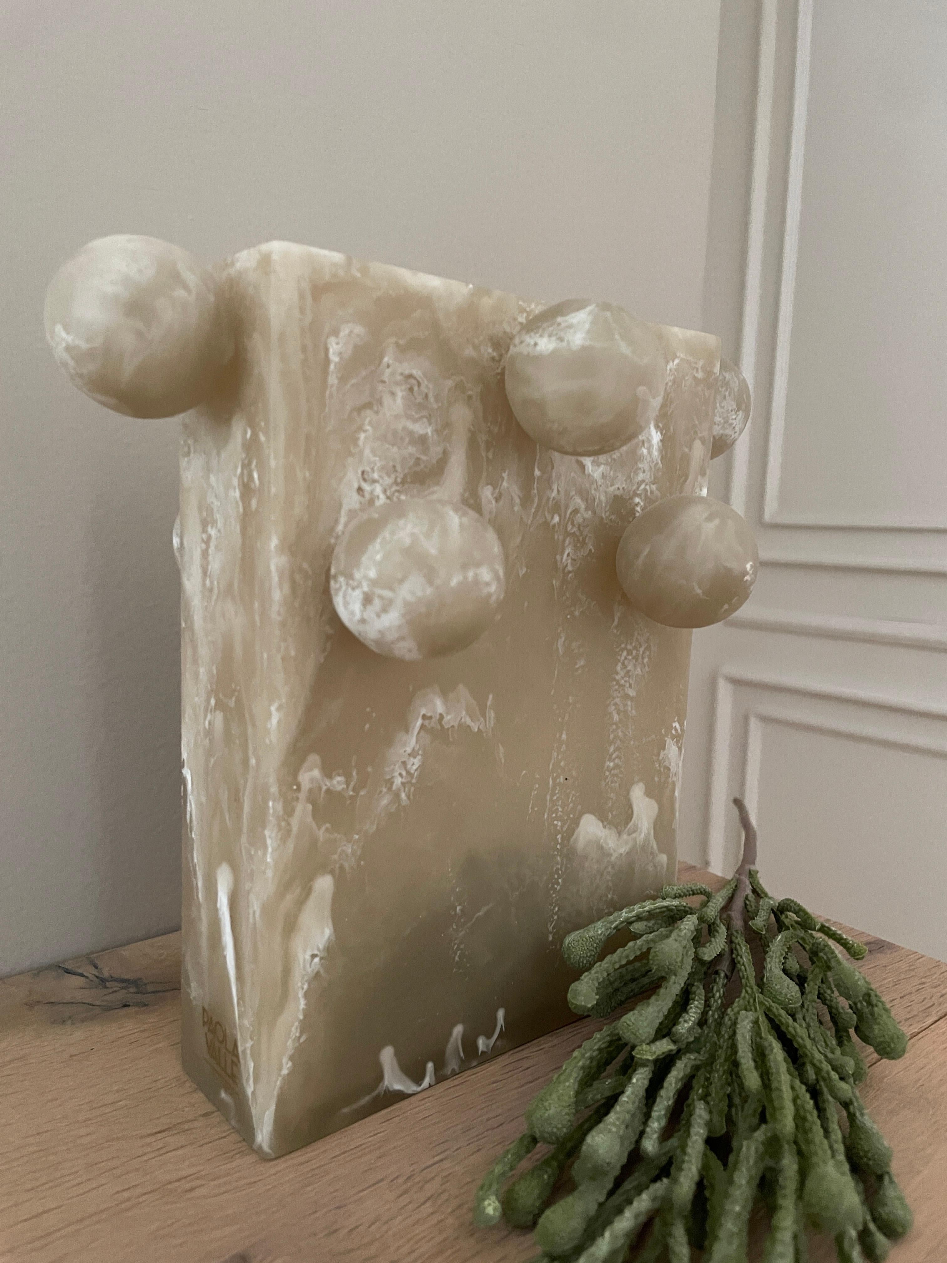 Rechteckige Blasenvase aus beigem Harz von Paola Valle im Zustand „Neu“ im Angebot in Ciudad De México, MX
