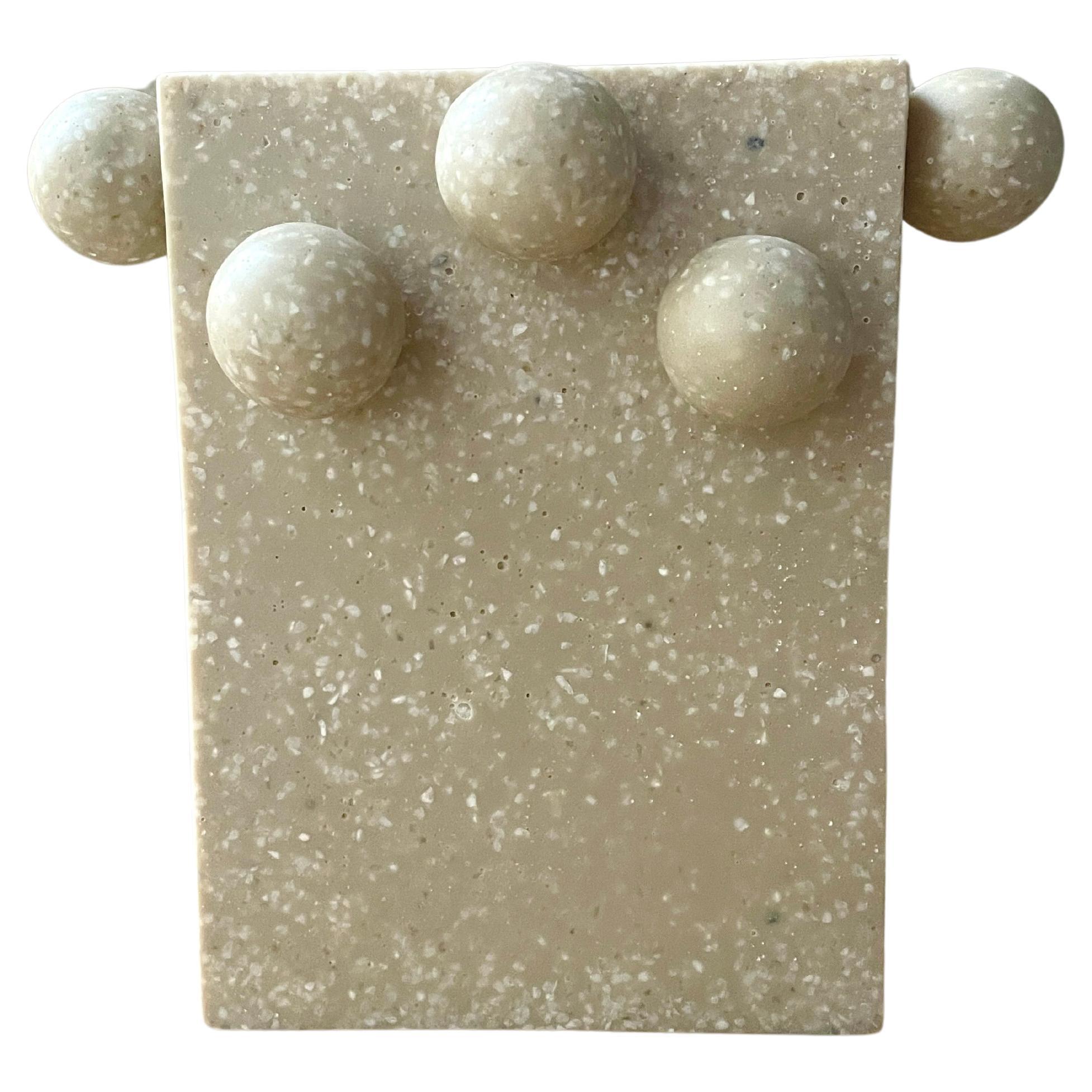 Jarrón Burbuja Rectángulo de Resina Beige Terrazo by Paola Valle
