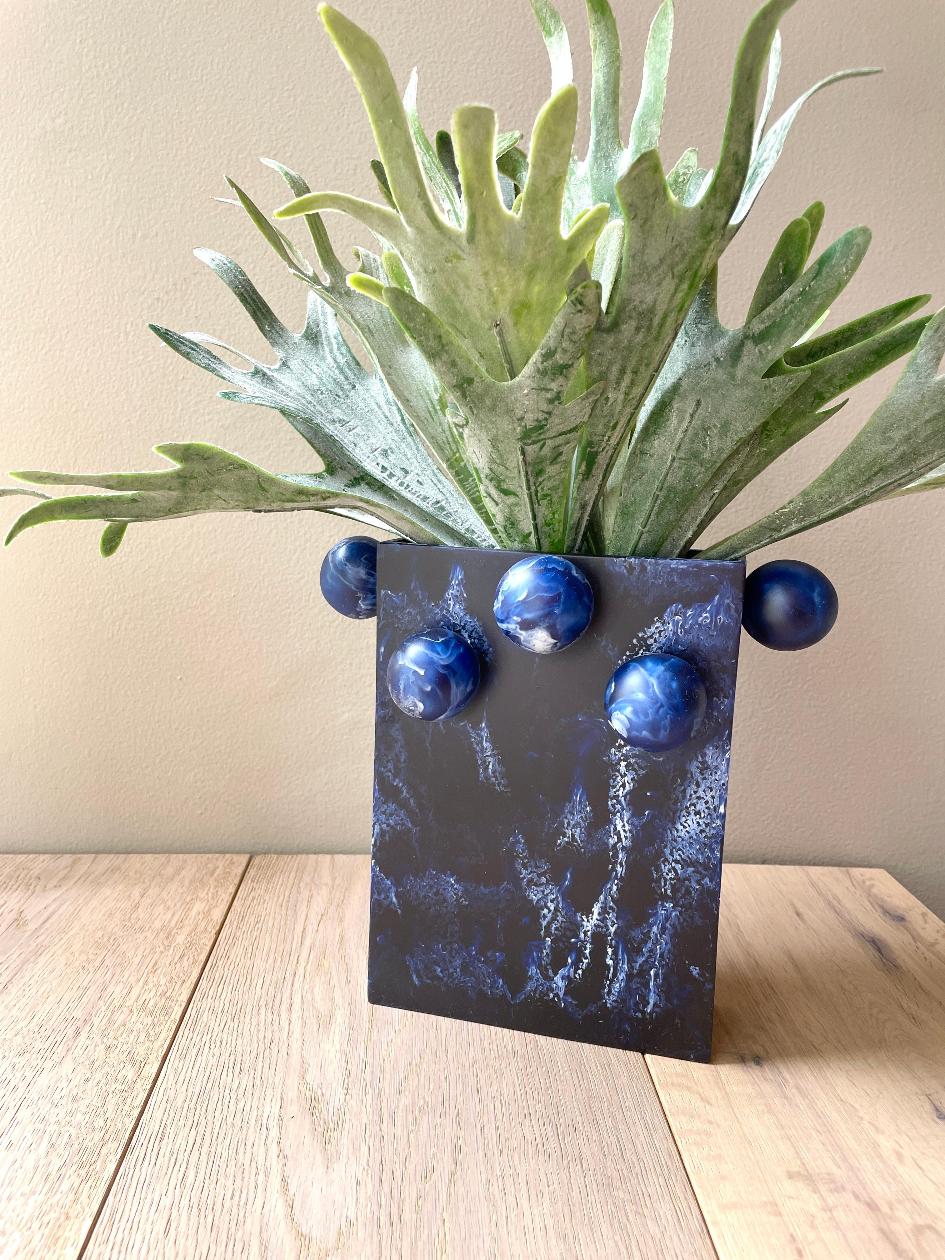 Moderno Vaso a bolla rettangolare in resina blu navy di Paola Valle in vendita