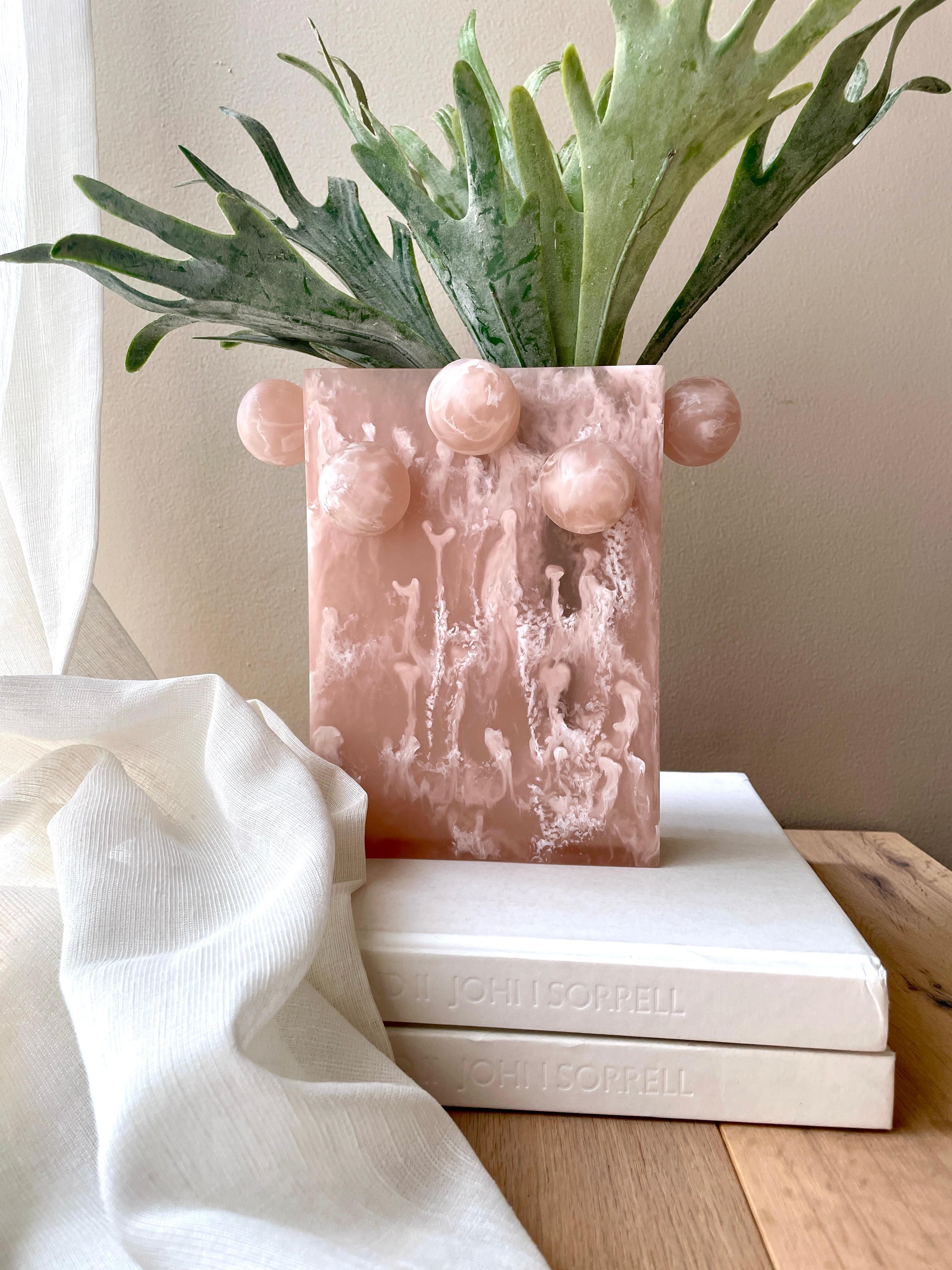 Striking and elegant, the Rectangle Bubble Vase has a unique silhouette that brings a modern and playful feel to any space. Styled in built-ins or filled with florals, this vase is as versatile as it is beautiful.

Material: Resin 

Designed by